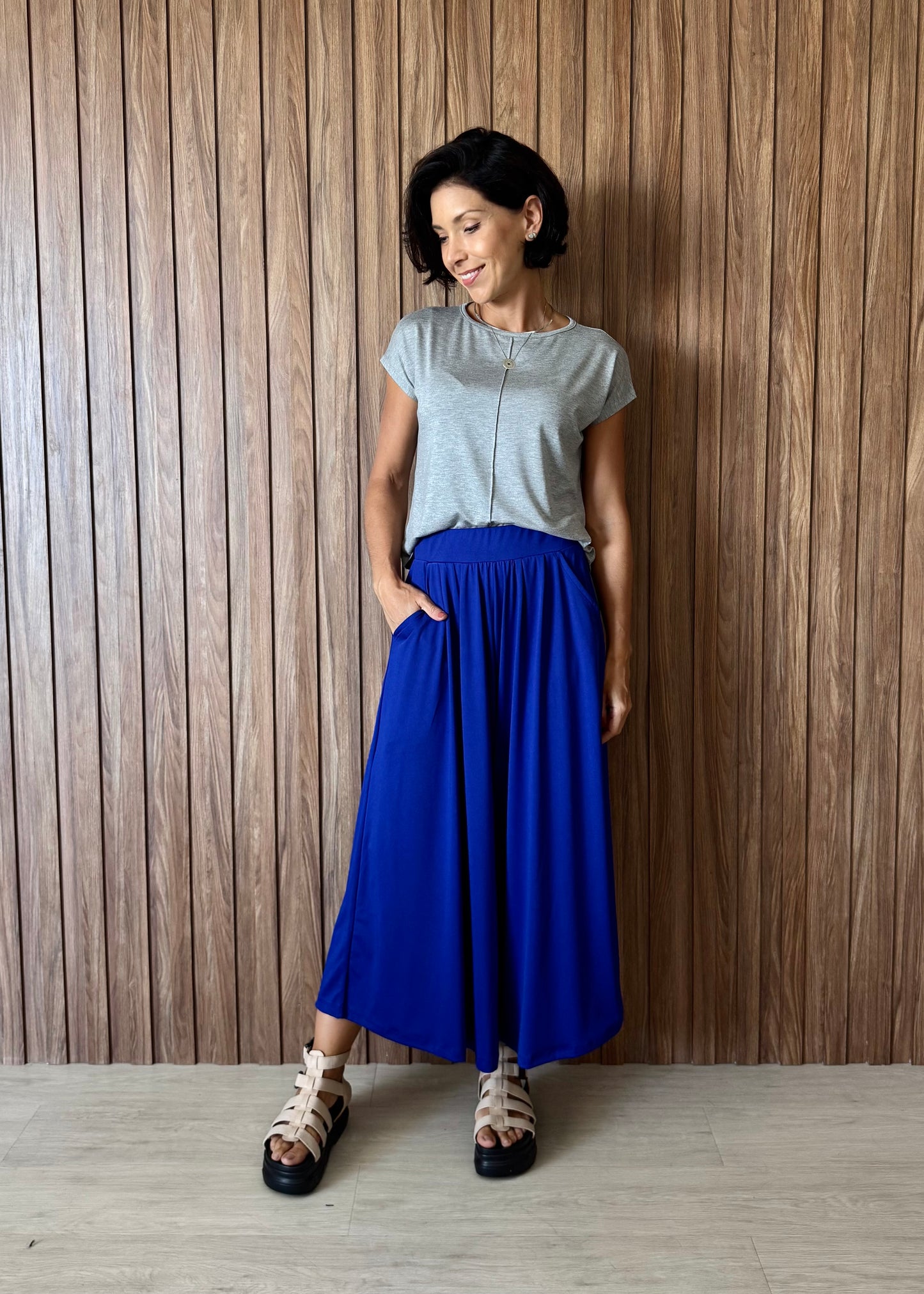 Calça Pantalona com bolsos em malha fria - azul royal
