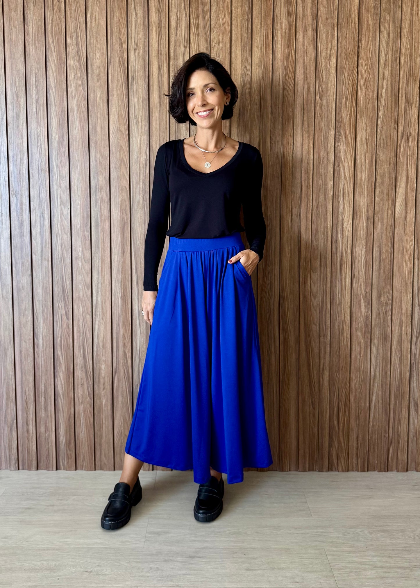 Calça Pantalona com bolsos em malha fria - azul royal
