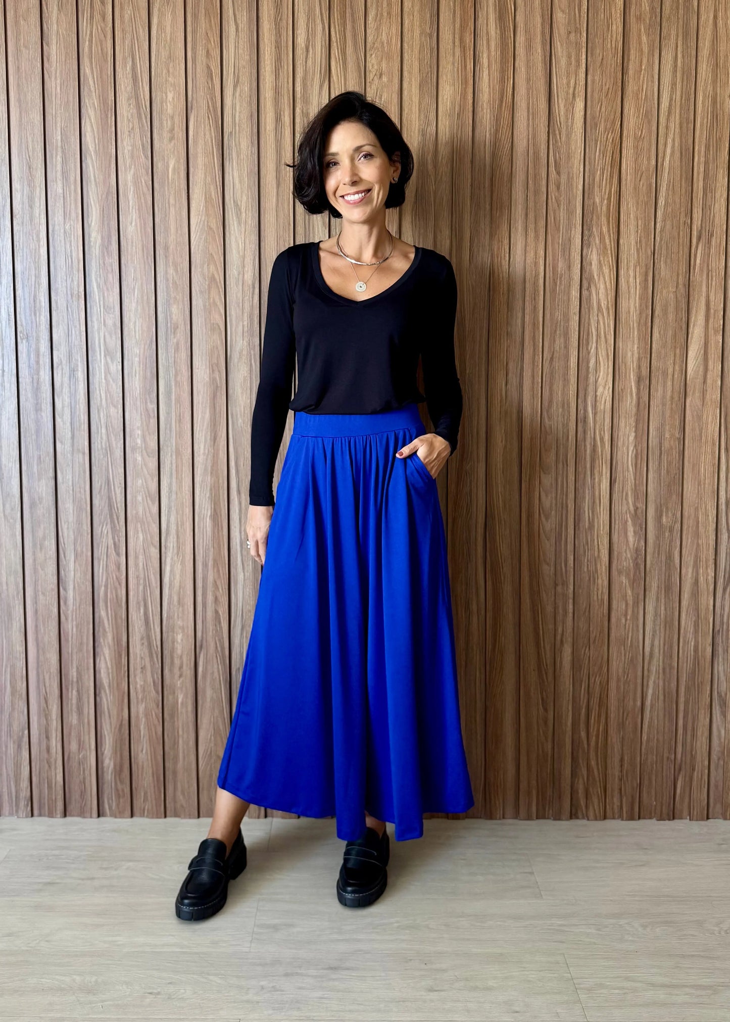 Calça Pantalona com bolsos em malha fria - azul royal - Maira da Mai Style