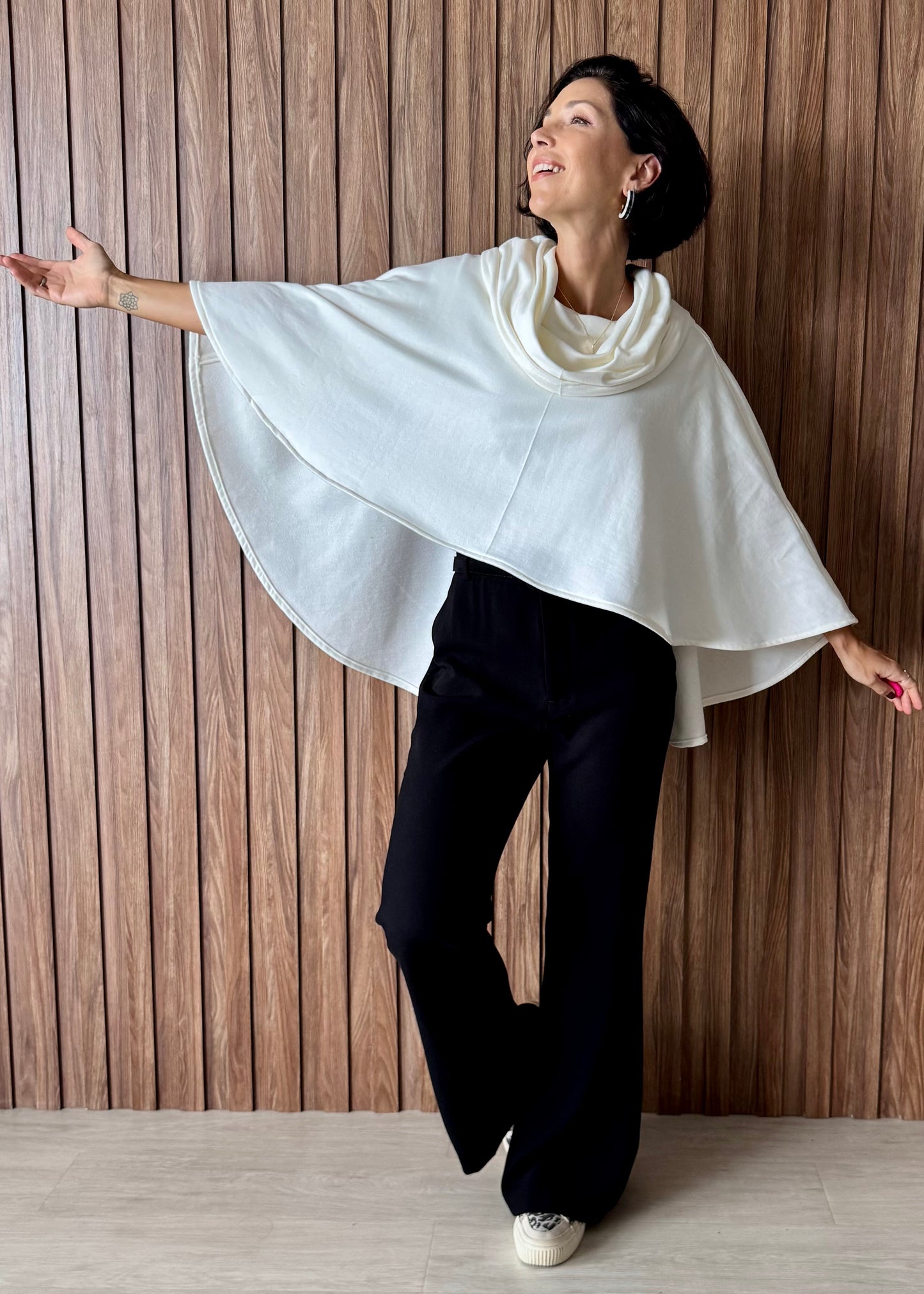 Poncho Redondo em Moletom (Off White)
