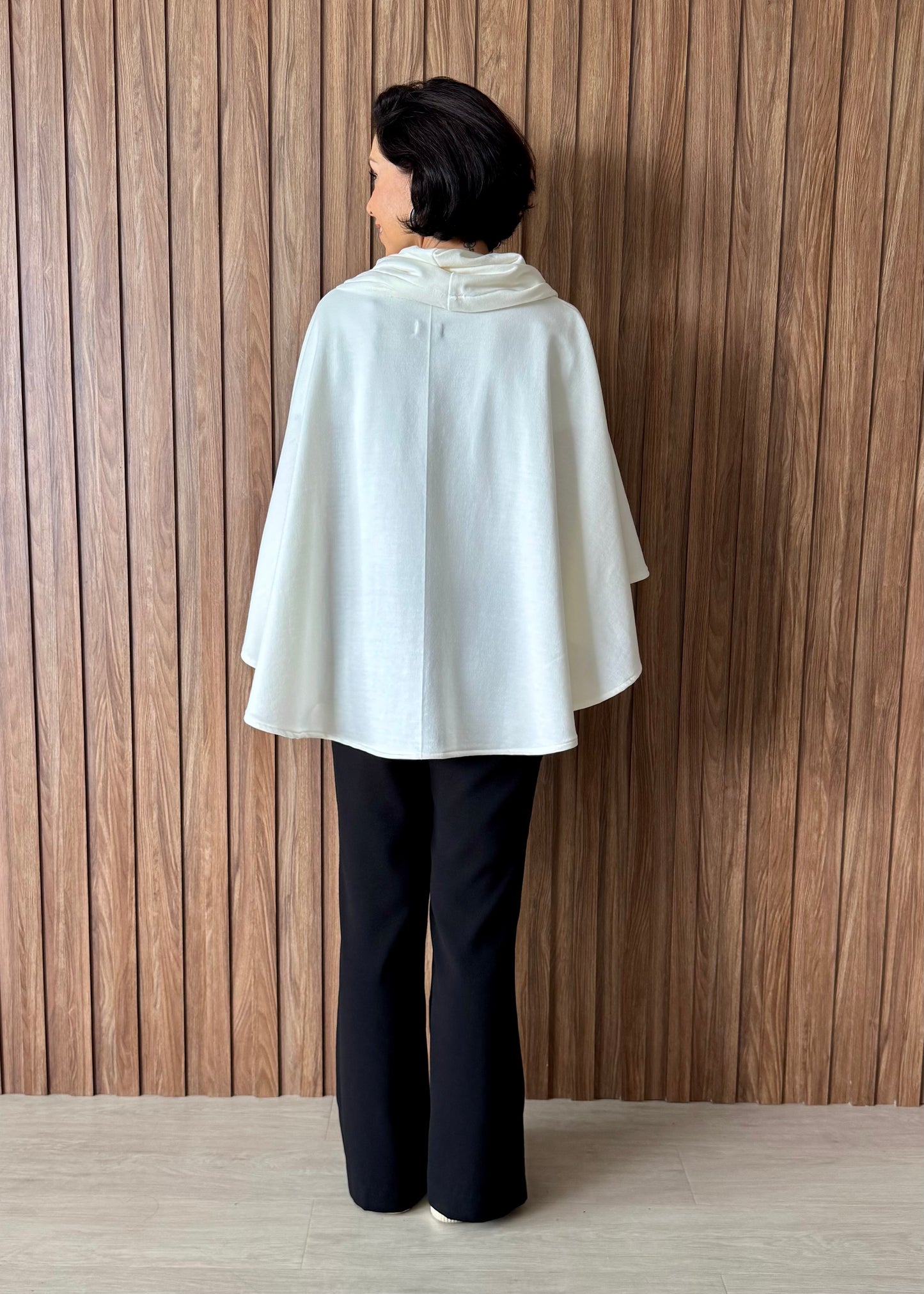 Poncho Redondo em Moletom (Off White)