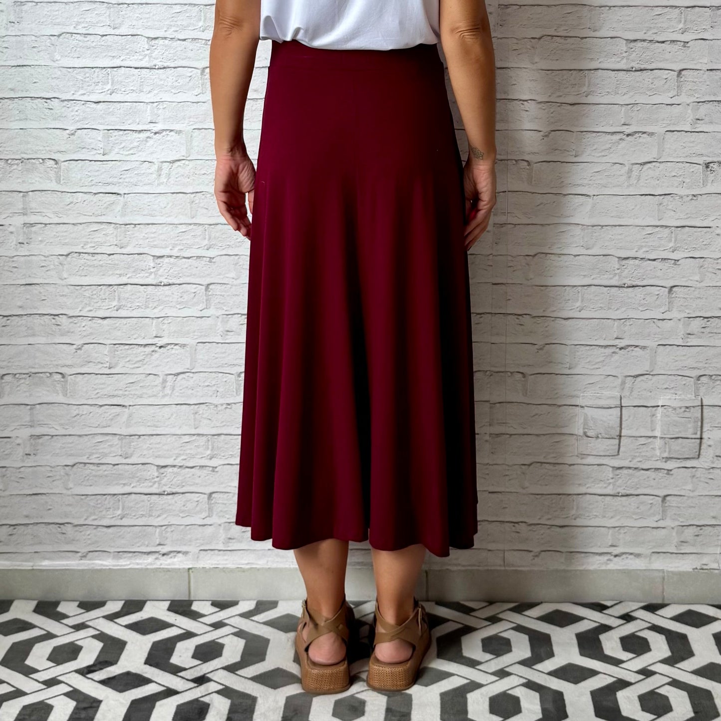 Saia Rodada em Viscolycra com bolsos (Vinho)