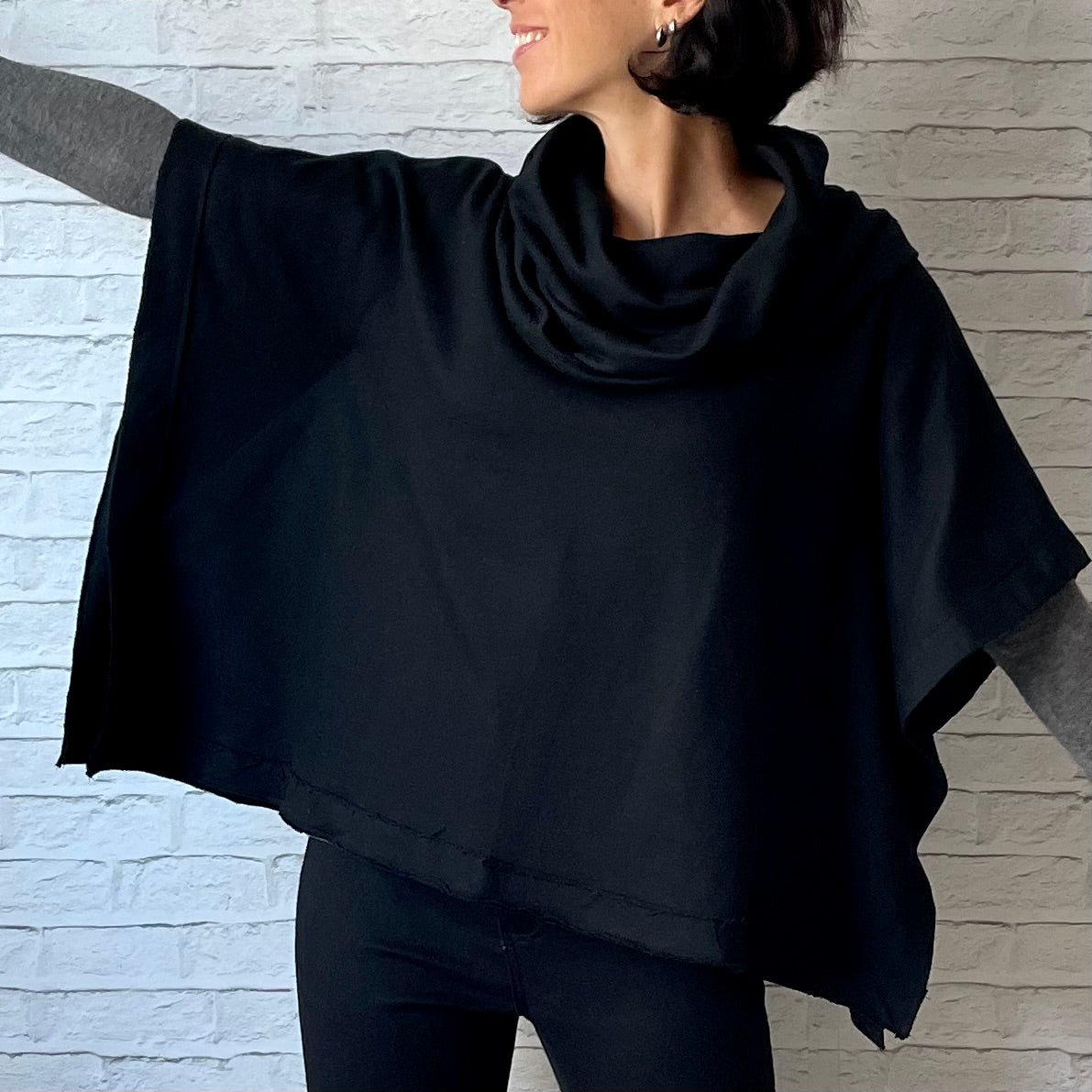 Poncho Reto em Moletom (Preto)