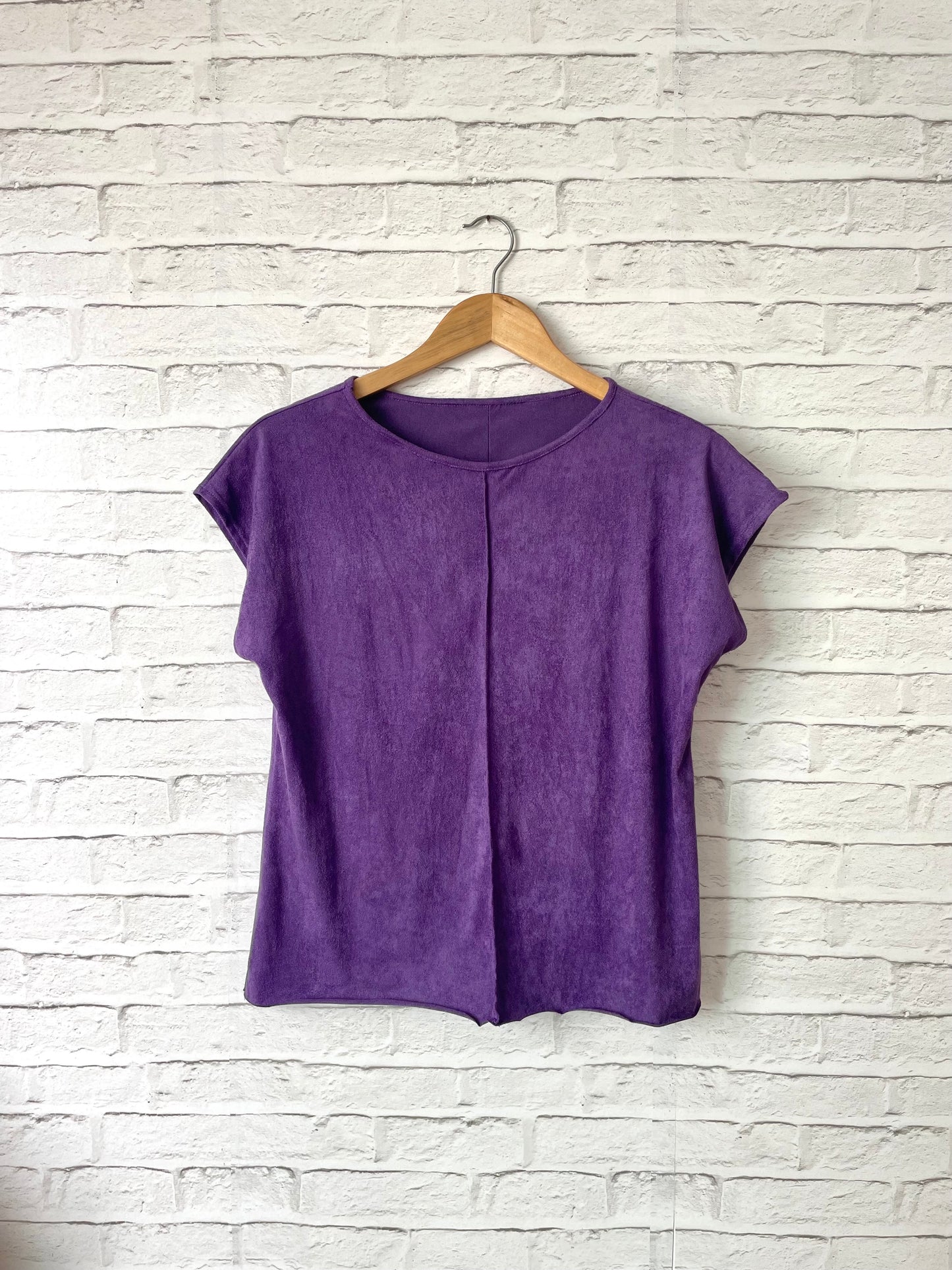 Blusa Básica Delícia em Suede roxa