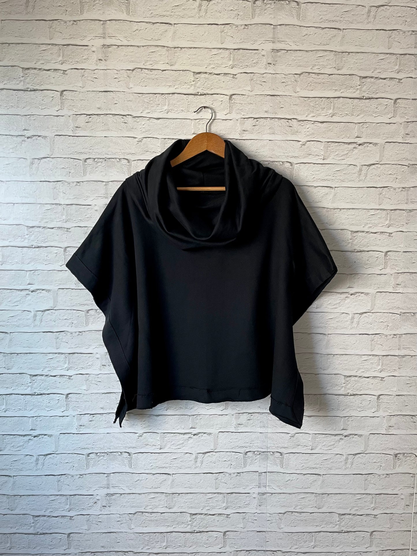 Poncho Reto em Moletom (Preto)