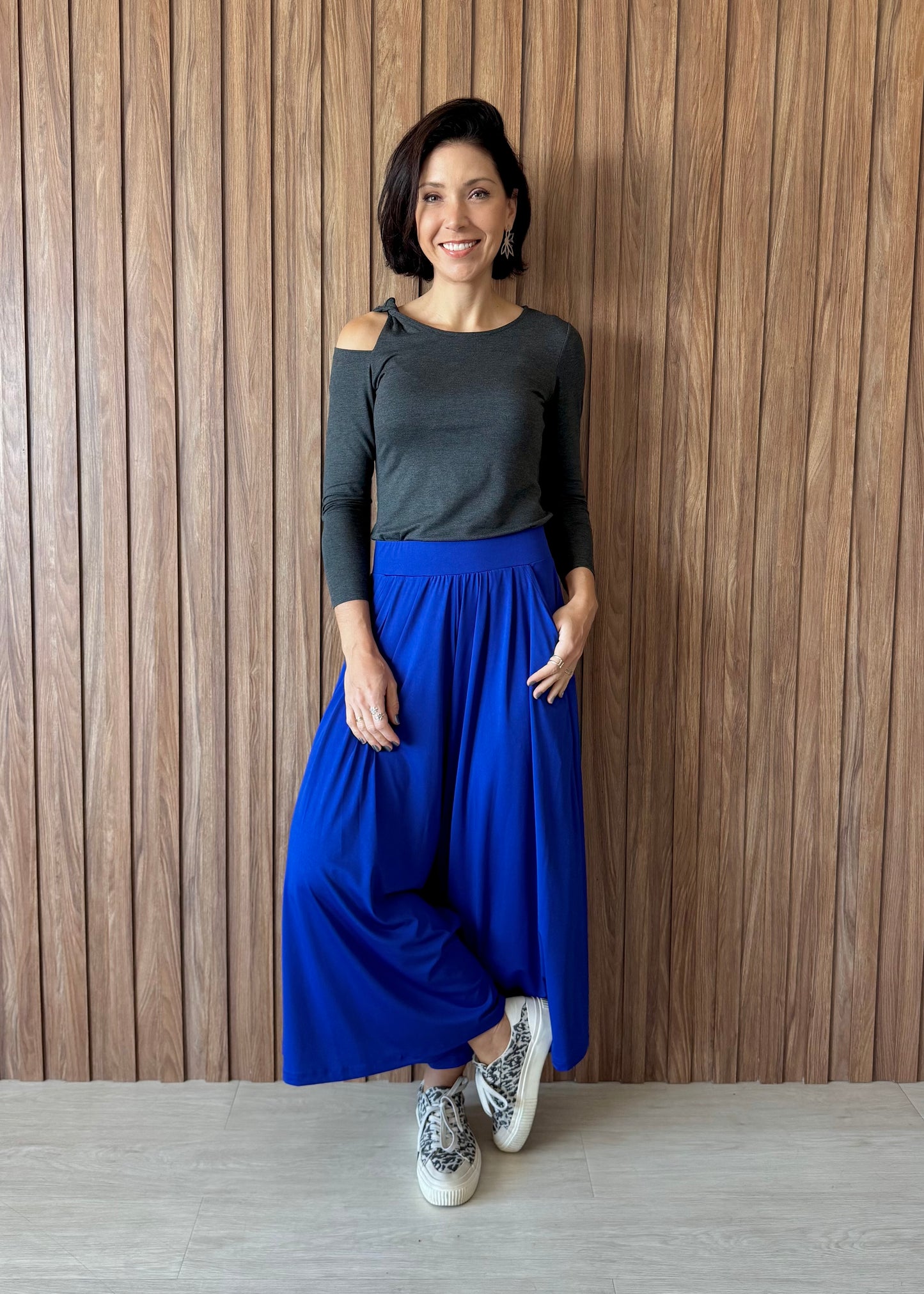 Blusa manga longa com detalhe nó ombro em viscolycra - Grafite