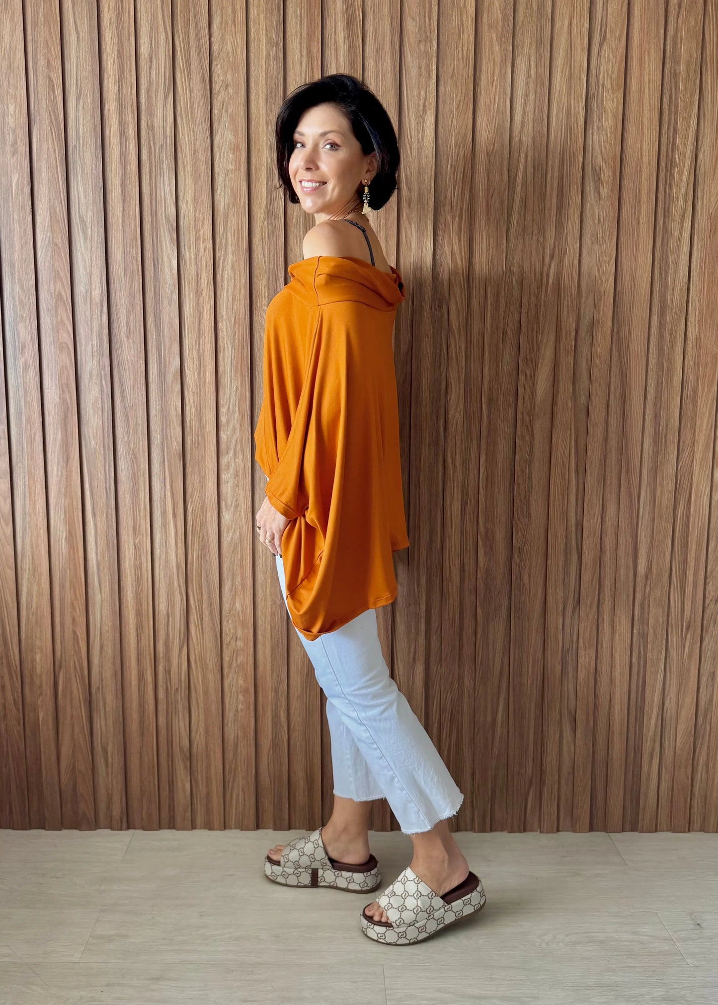 Blusa Golão Oversized em Suede Ecológico - Ocre - Maira da Mai Style