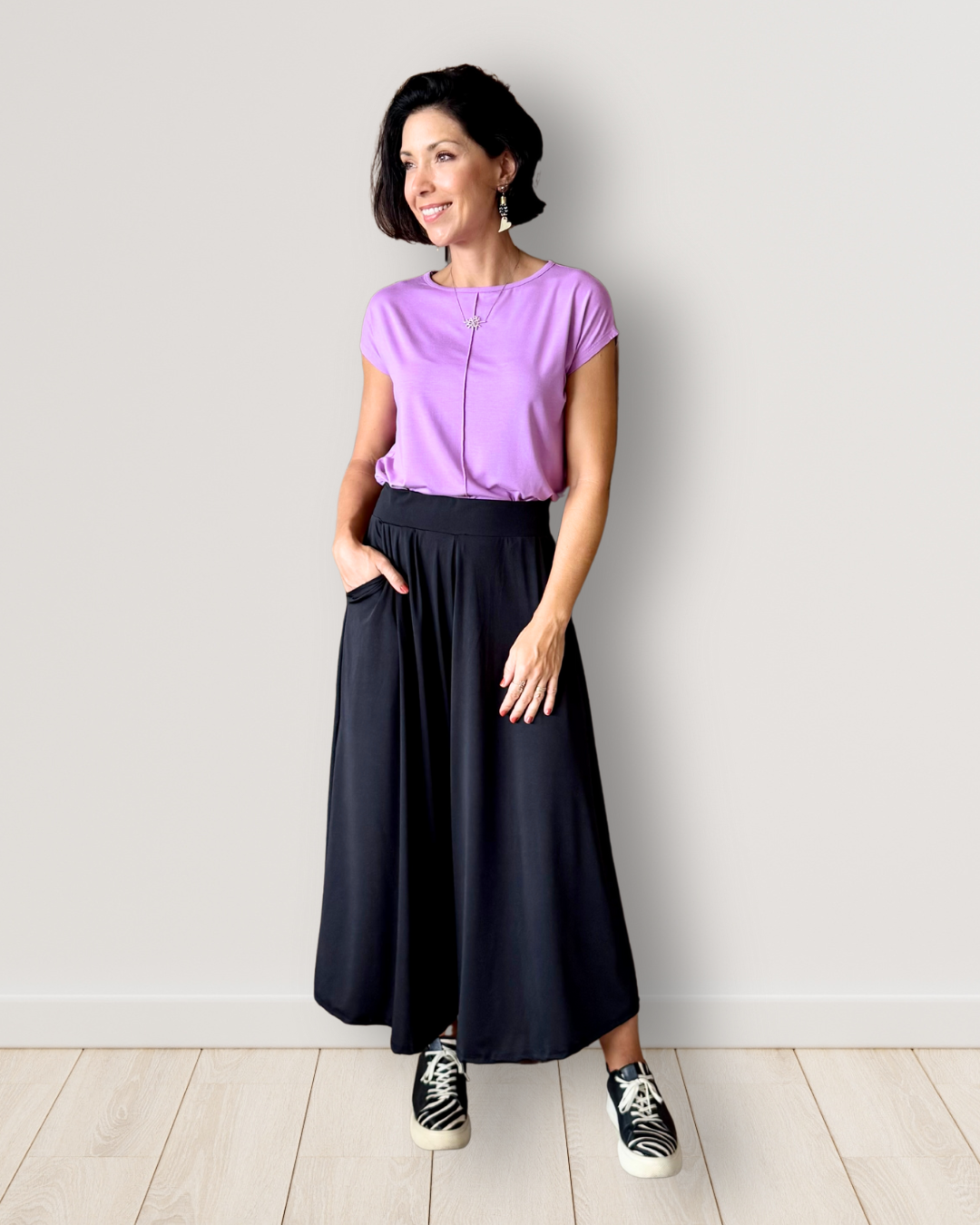 Calça Pantalona com bolsos em malha fria - preta