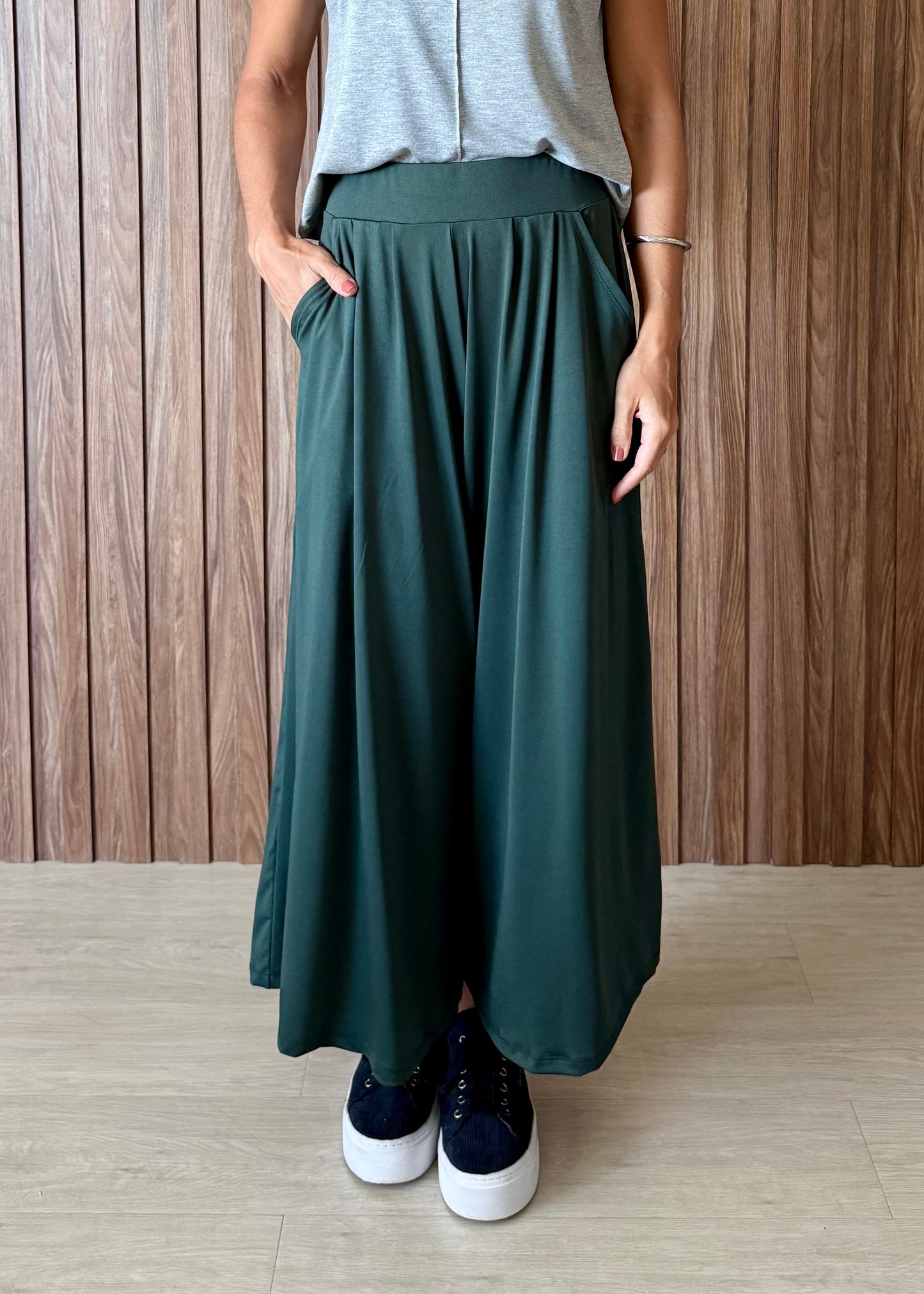 Calça Pantalona com bolsos em malha fria - Verde Musgo