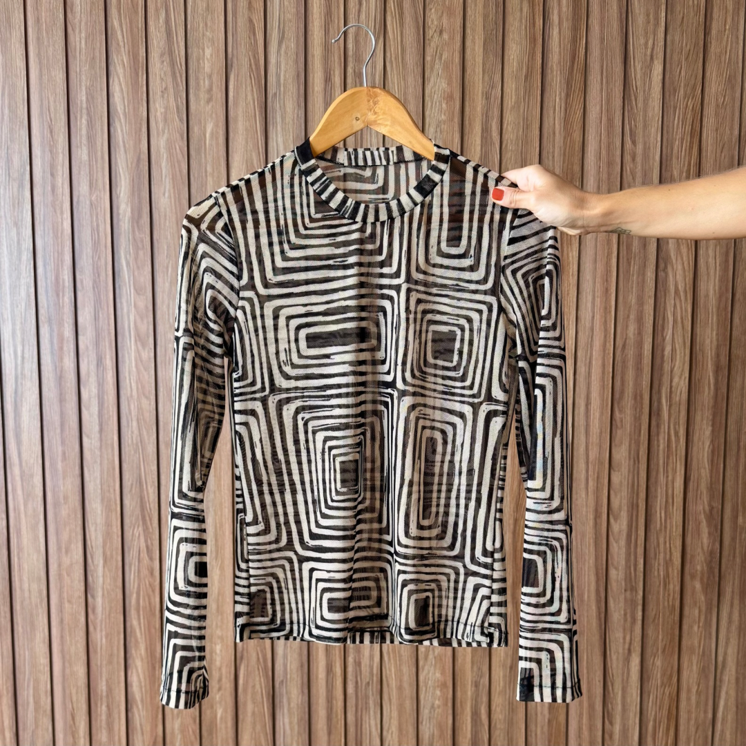 Blusa Manga Longa em Tule Geométrico com Top