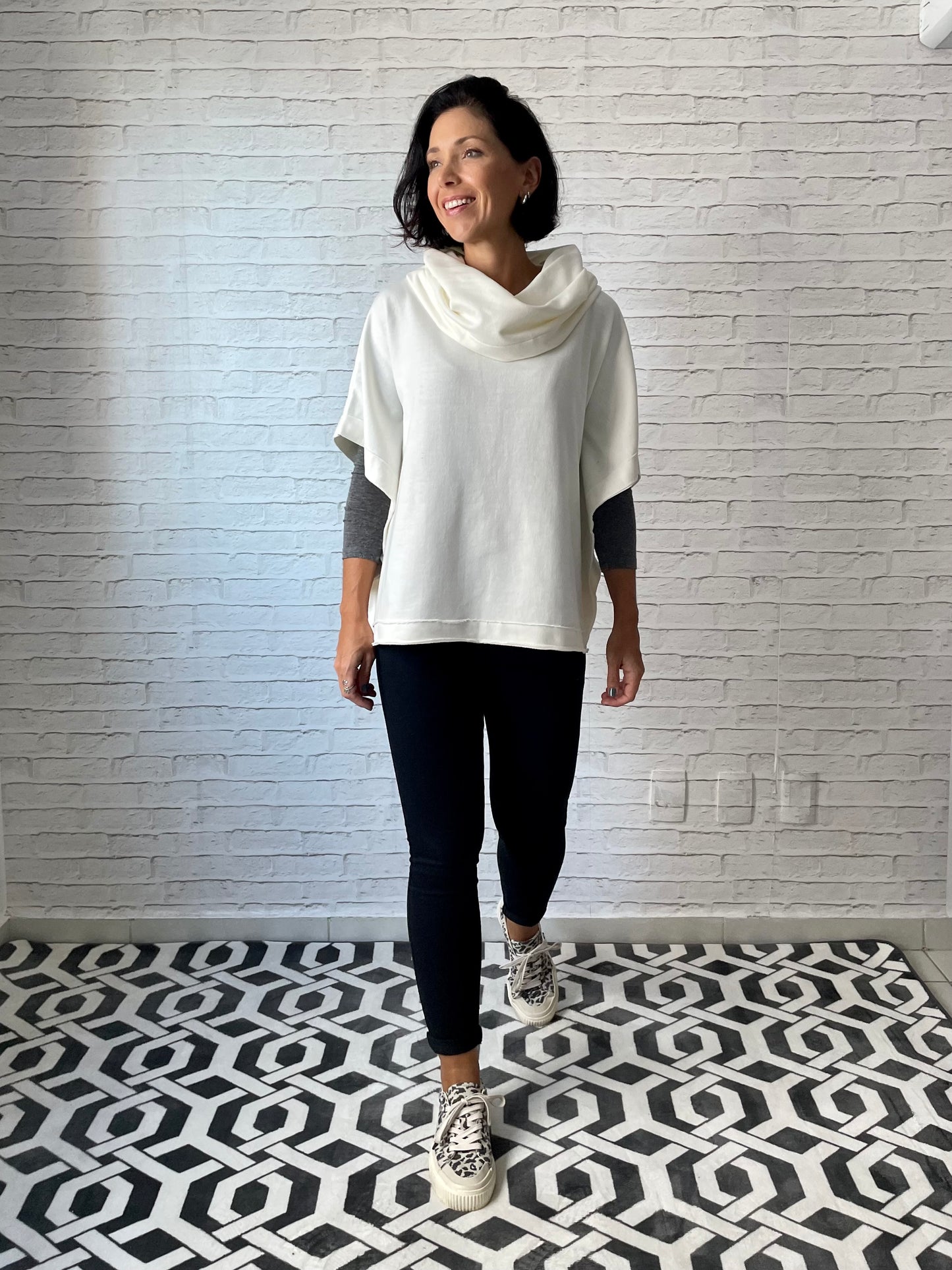Poncho Reto em Moletom (Off White)