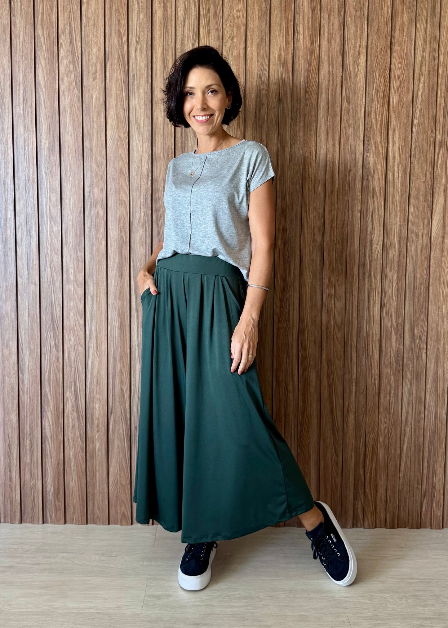 Calça Pantalona com bolsos em malha fria - Verde Musgo