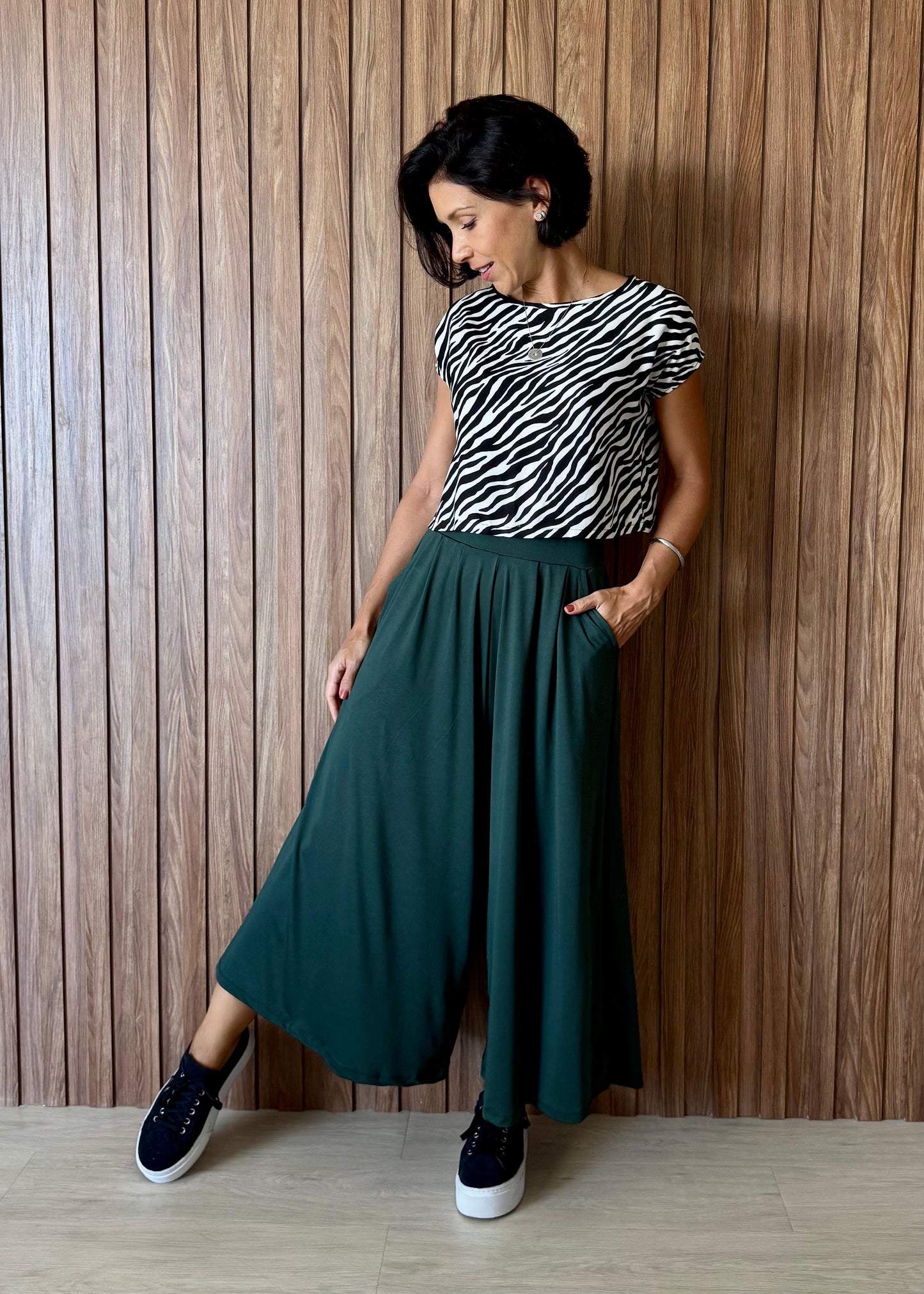 Calça Pantalona com bolsos em malha fria - Verde Musgo