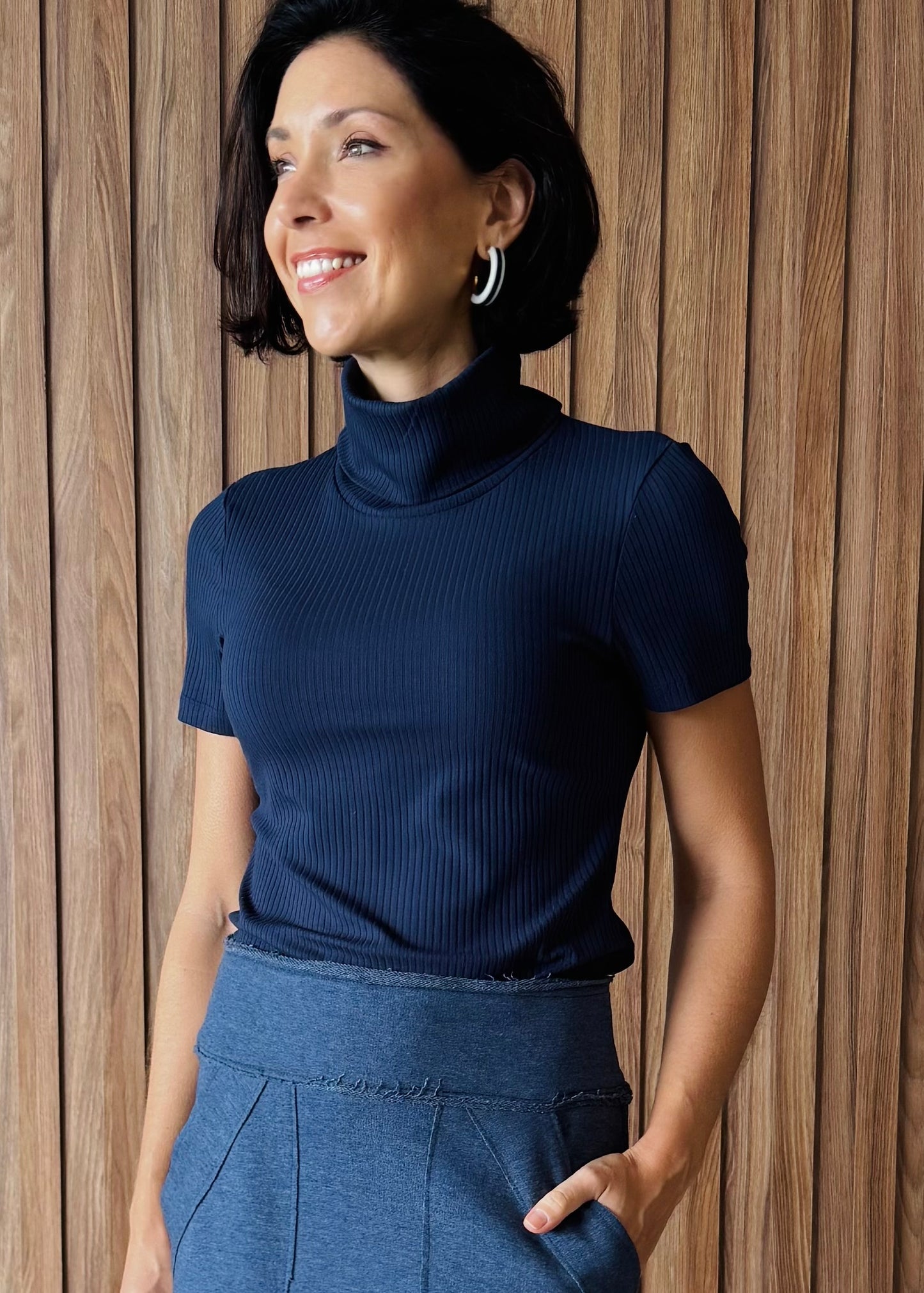 Gola Alta Canelada Manga Curta Azul Marinho