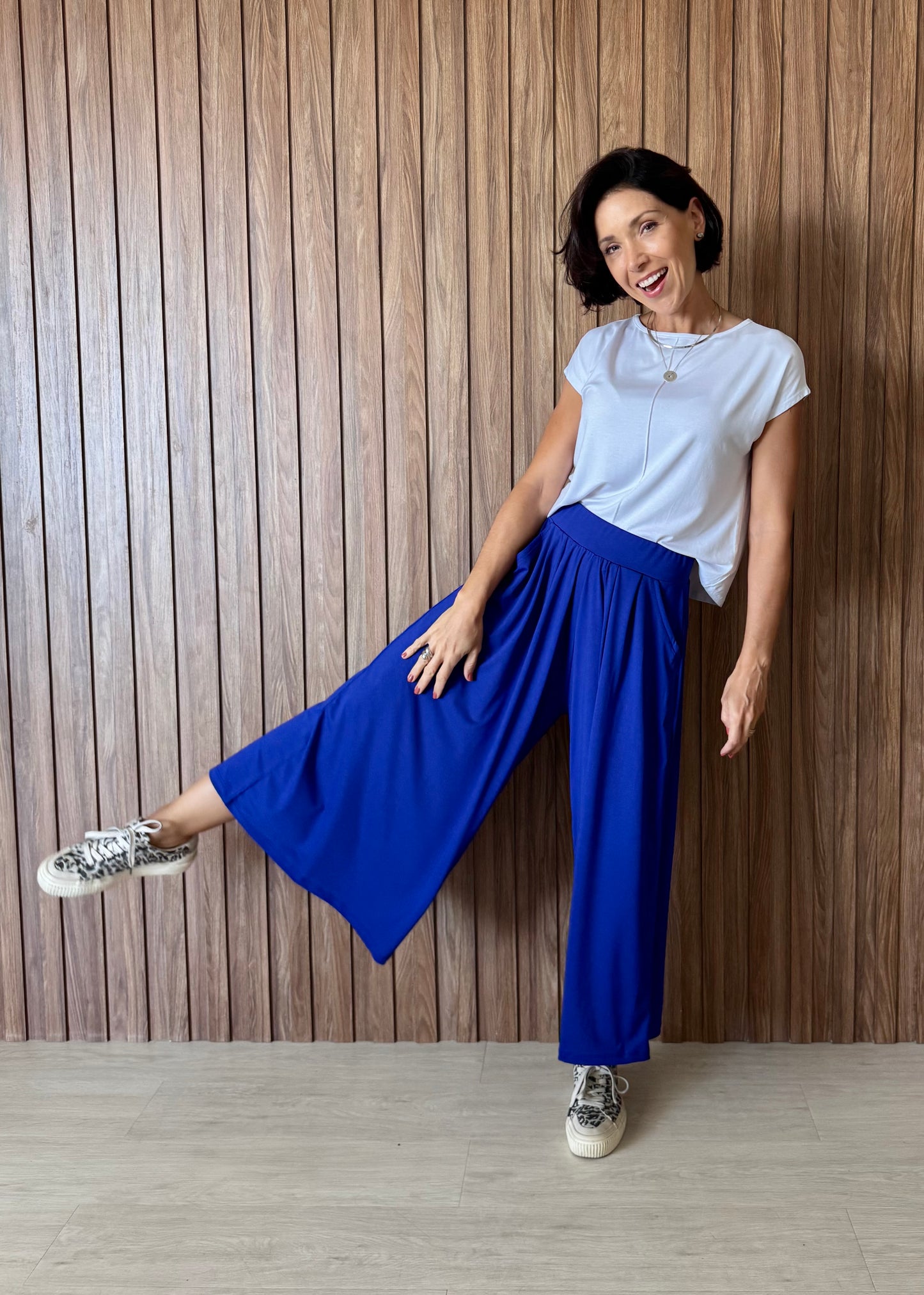 Calça Pantalona com bolsos em malha fria - azul royal