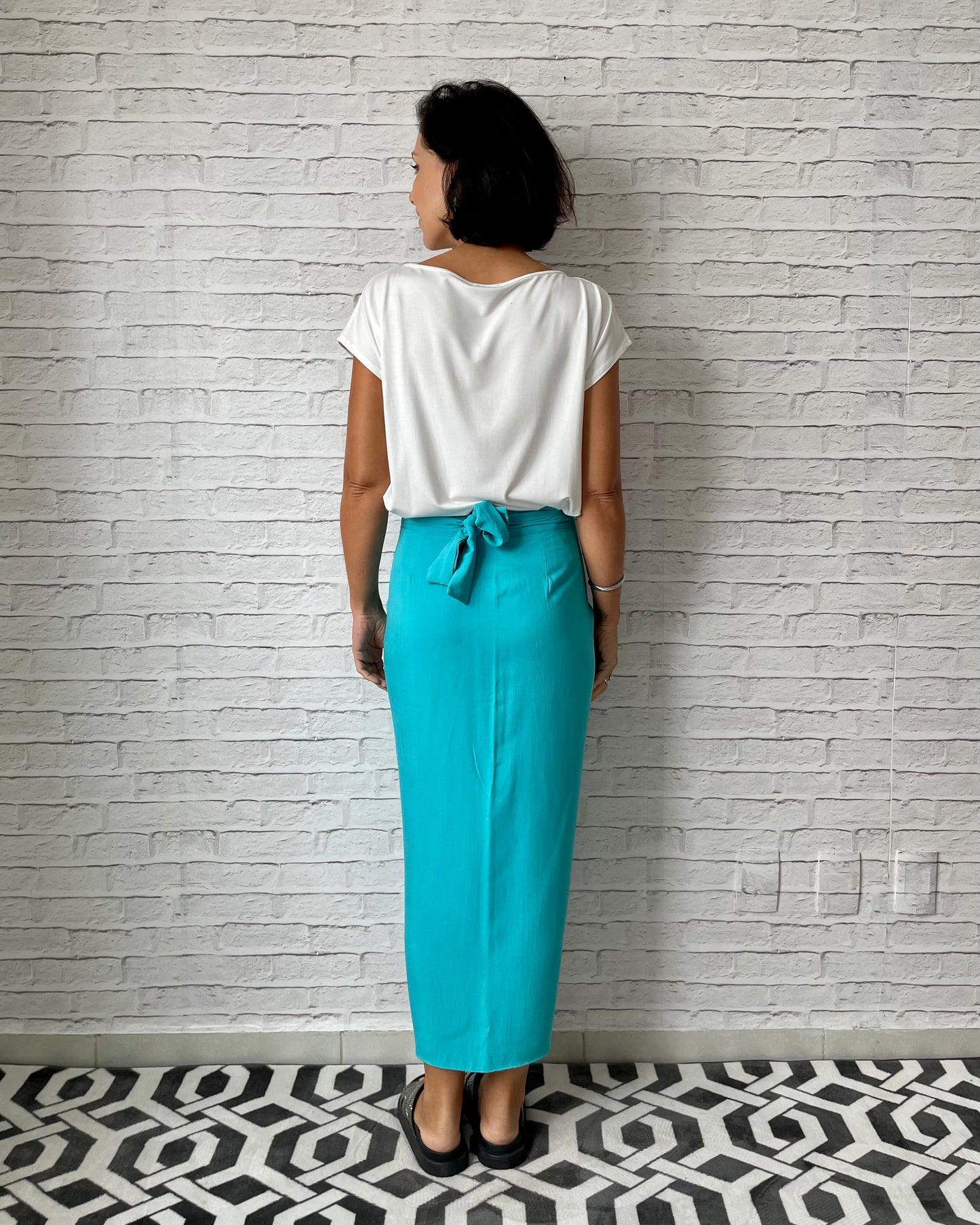 Saia Transpassada em Viscolinho (Azul Turquesa)