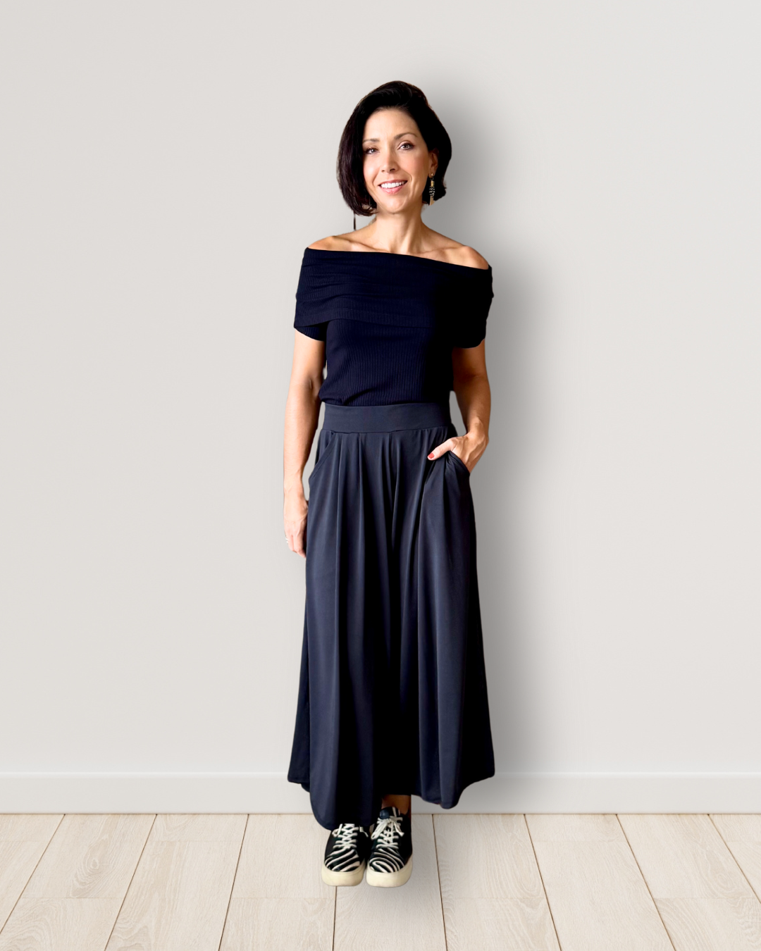 Calça Pantalona com bolsos em malha fria - preta