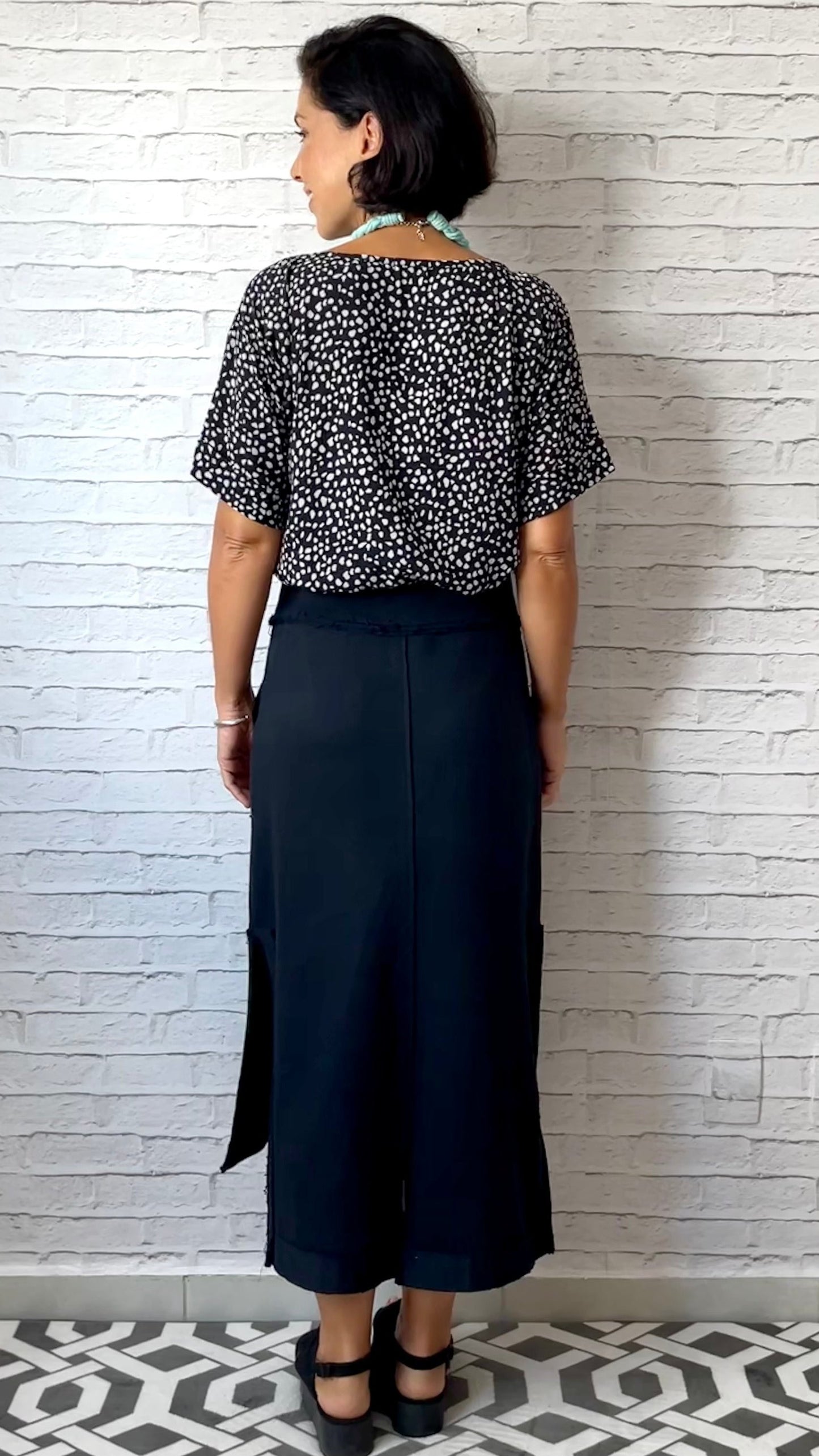 Saia Reta Moletom com bolsos (Preto)