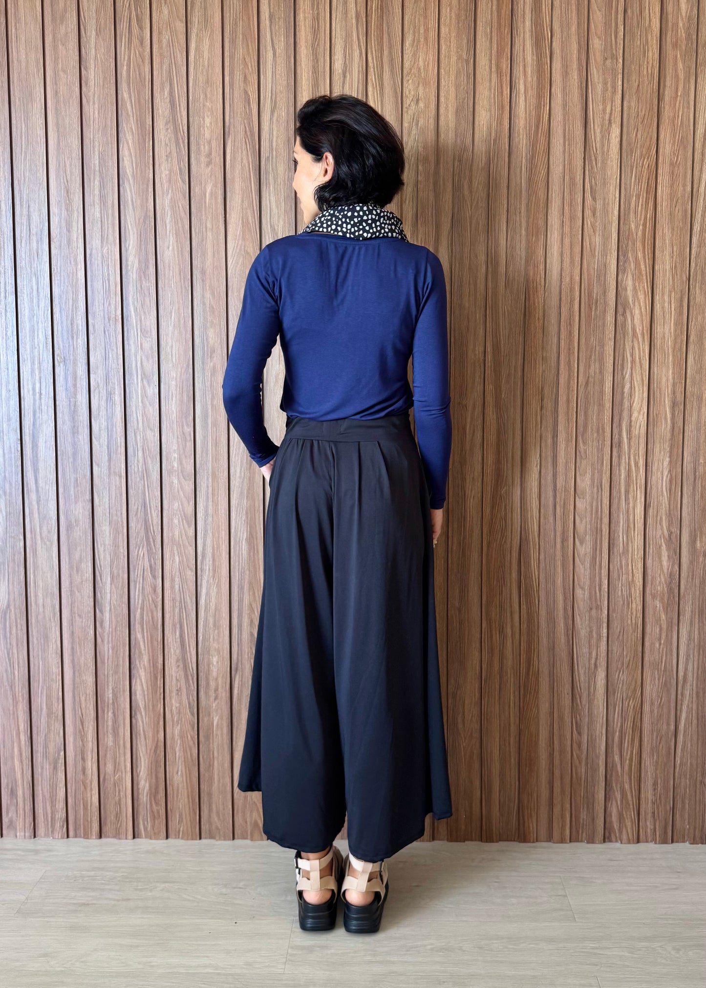 Blusa Manga Longa Decote V - Azul Marinho