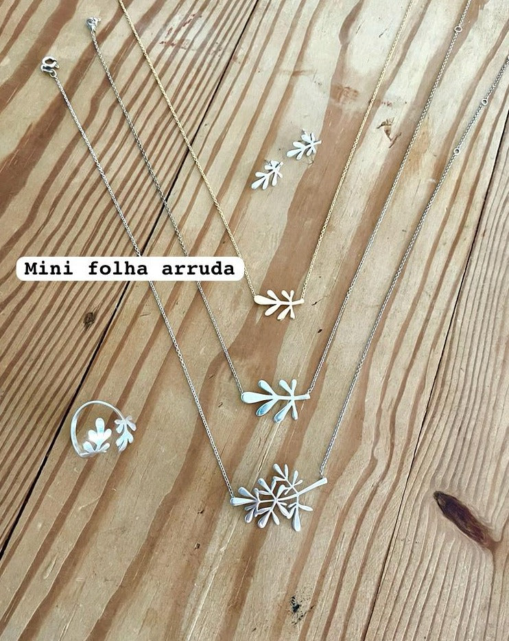 Colar Mini Folha Arruda (em PRATA 925 banhada a Ouro 18K)