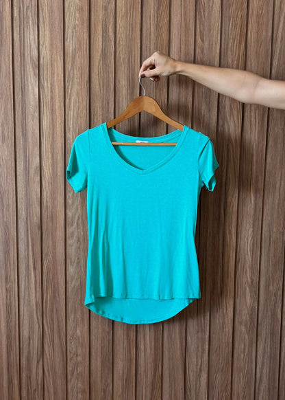T-shirt Tiffany + Calça pantalona azul royal - Maira da Mai Style