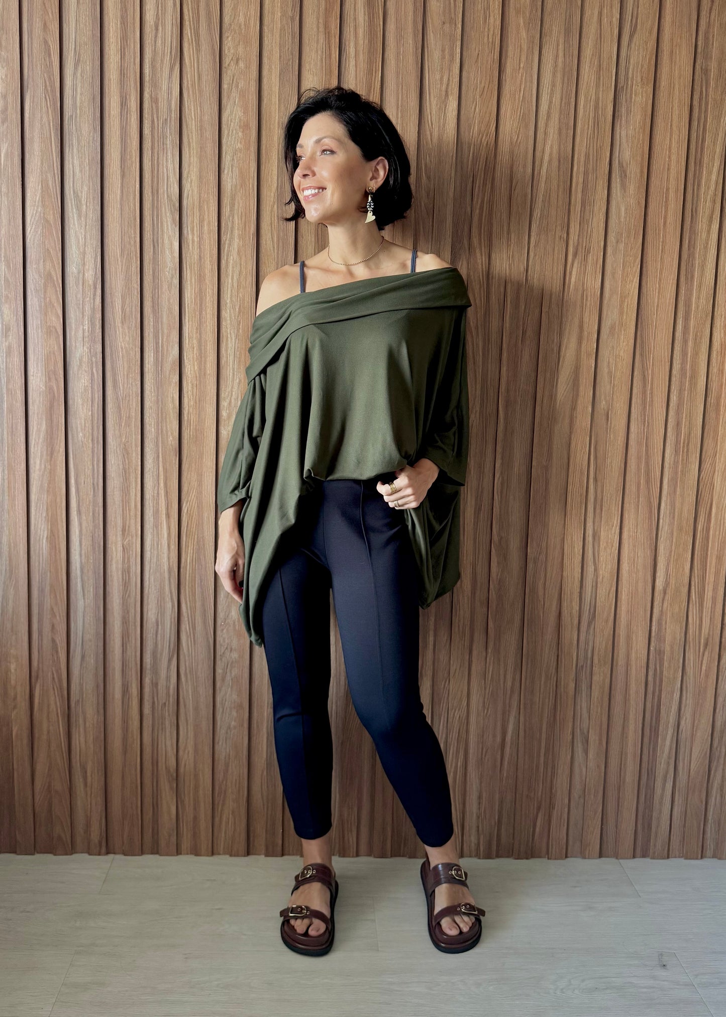Blusa Golão Oversized em Suede Ecológico - Verde Militar