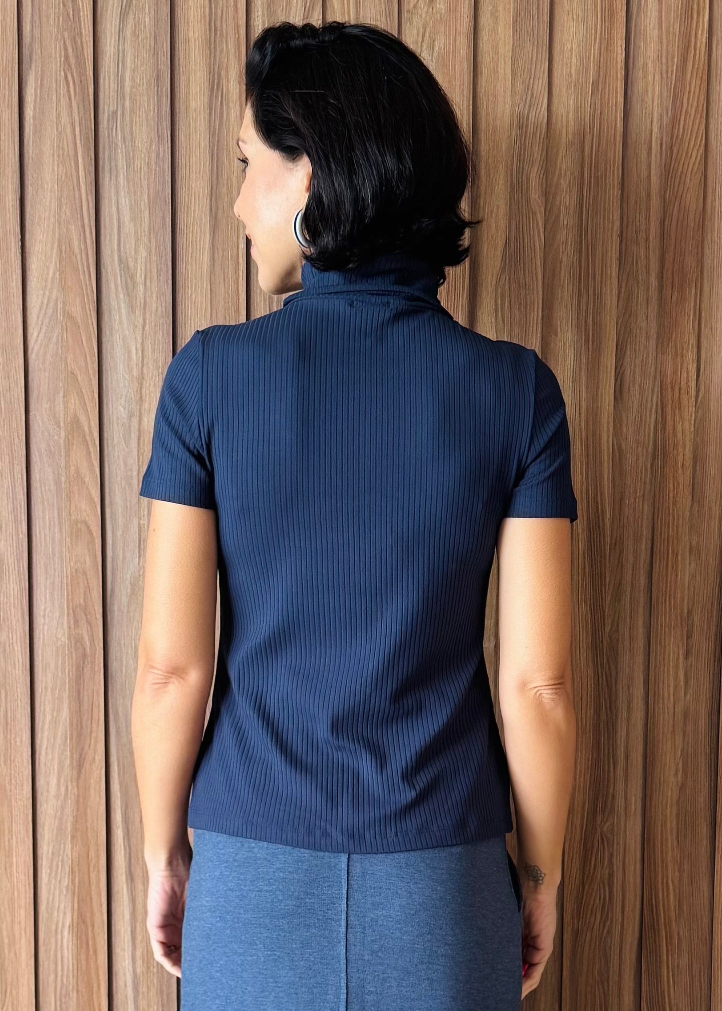 Gola Alta Canelada Manga Curta Azul Marinho