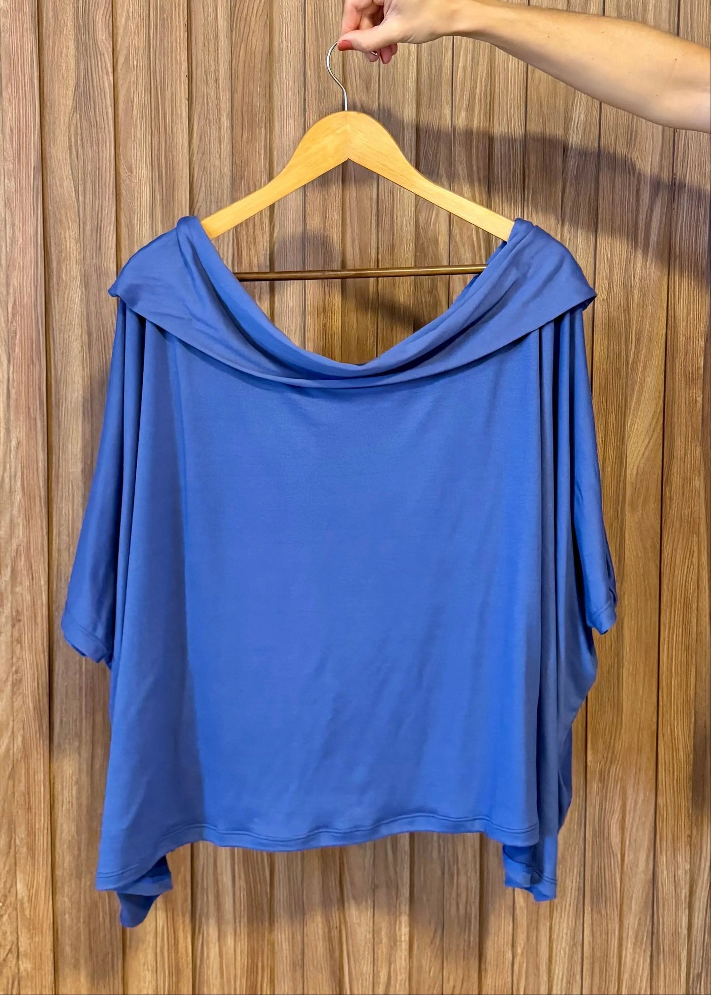 Blusa Golão Oversized em Suede Ecológico - Azul - Maira da Mai Style