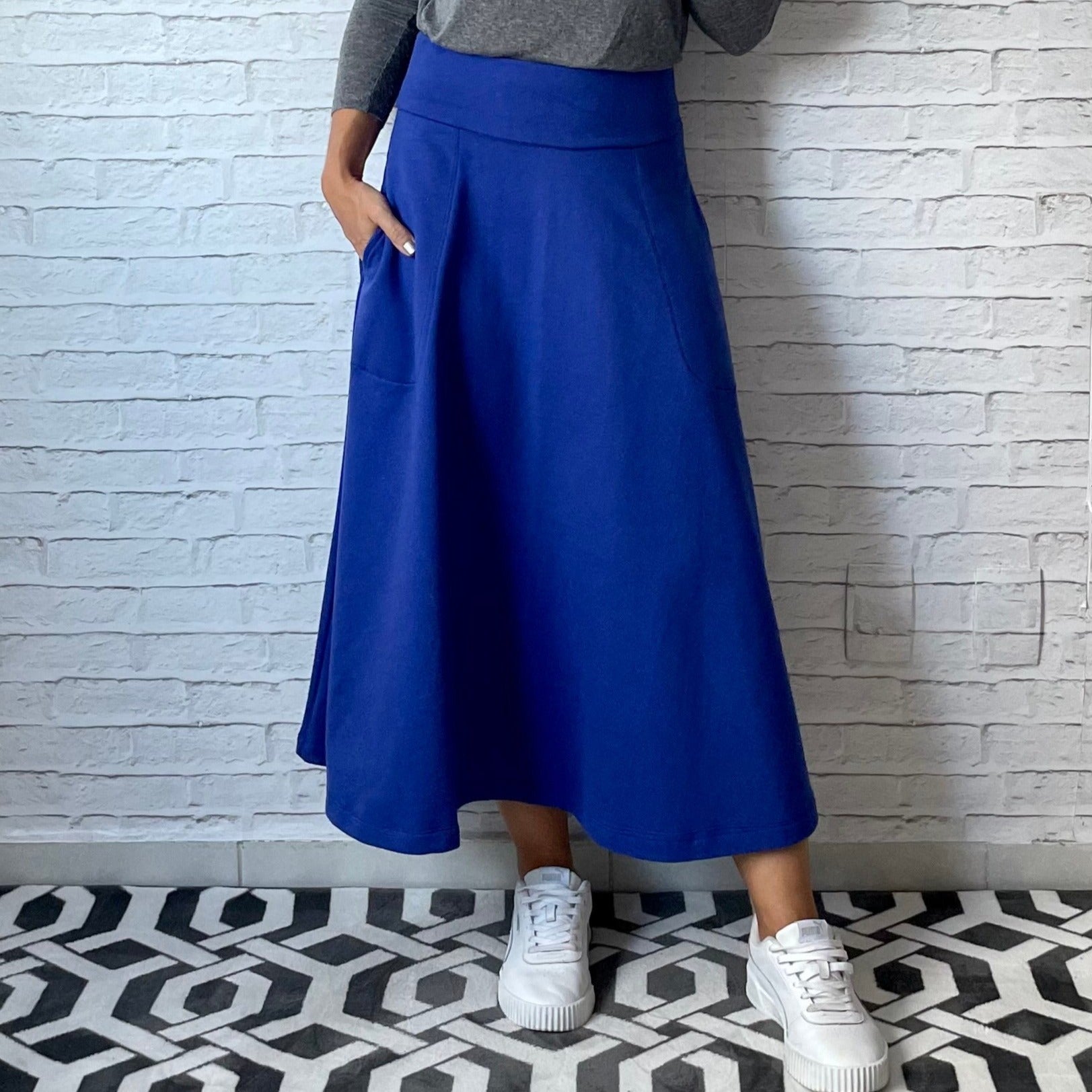 Saia Rodada Moletom com bolsos (Azul Royal)