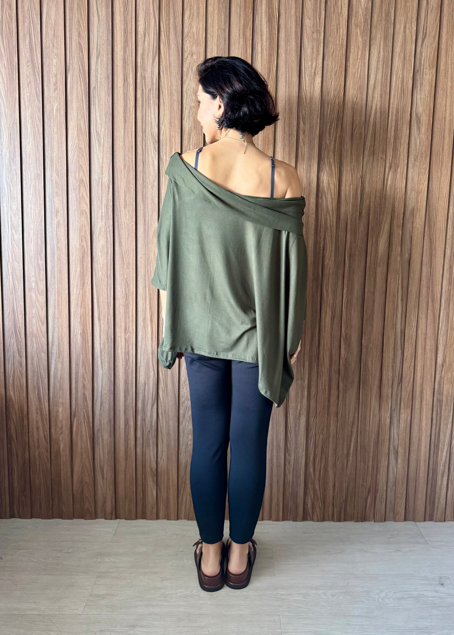Blusa Golão Oversized em Suede Ecológico - Verde Militar