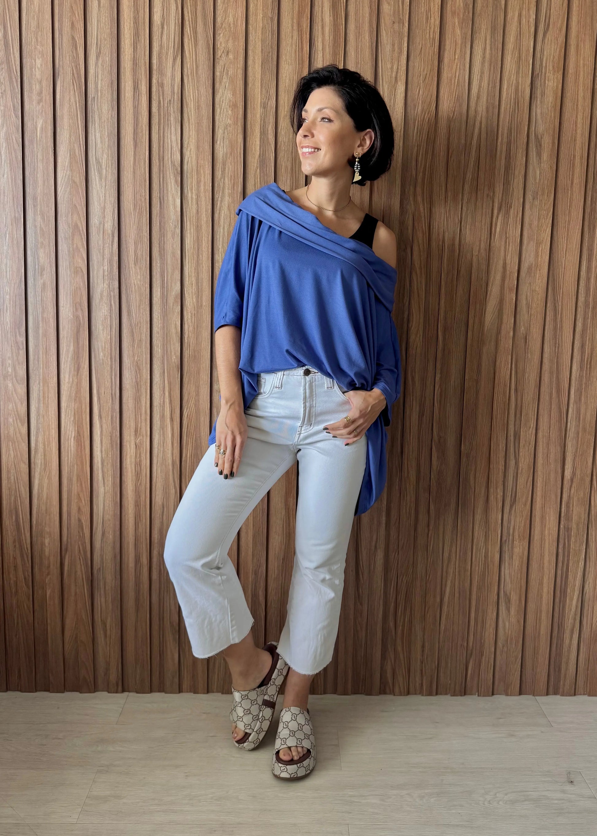 Blusa Golão Oversized em Suede Ecológico - Azul - Maira da Mai Style