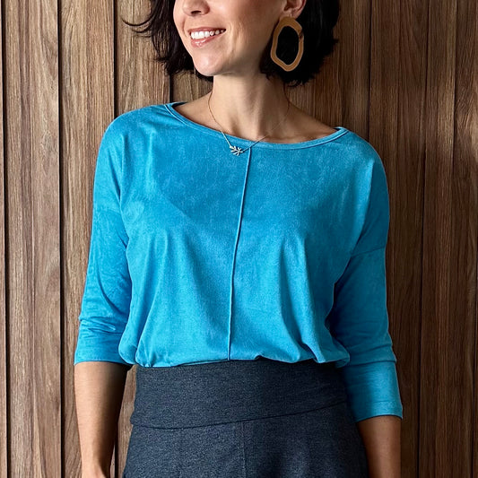 Blusa delícia manga 3/4 em suede - Azul Riviera