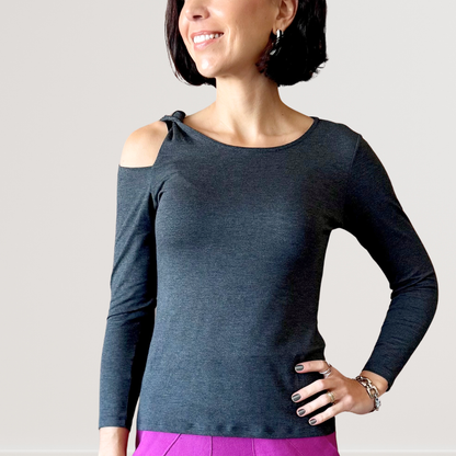 Blusa manga longa com detalhe nó ombro em viscolycra - Grafite