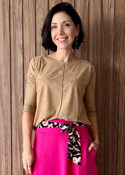 Blusa delícia manga 3/4 em suede - Caramelo