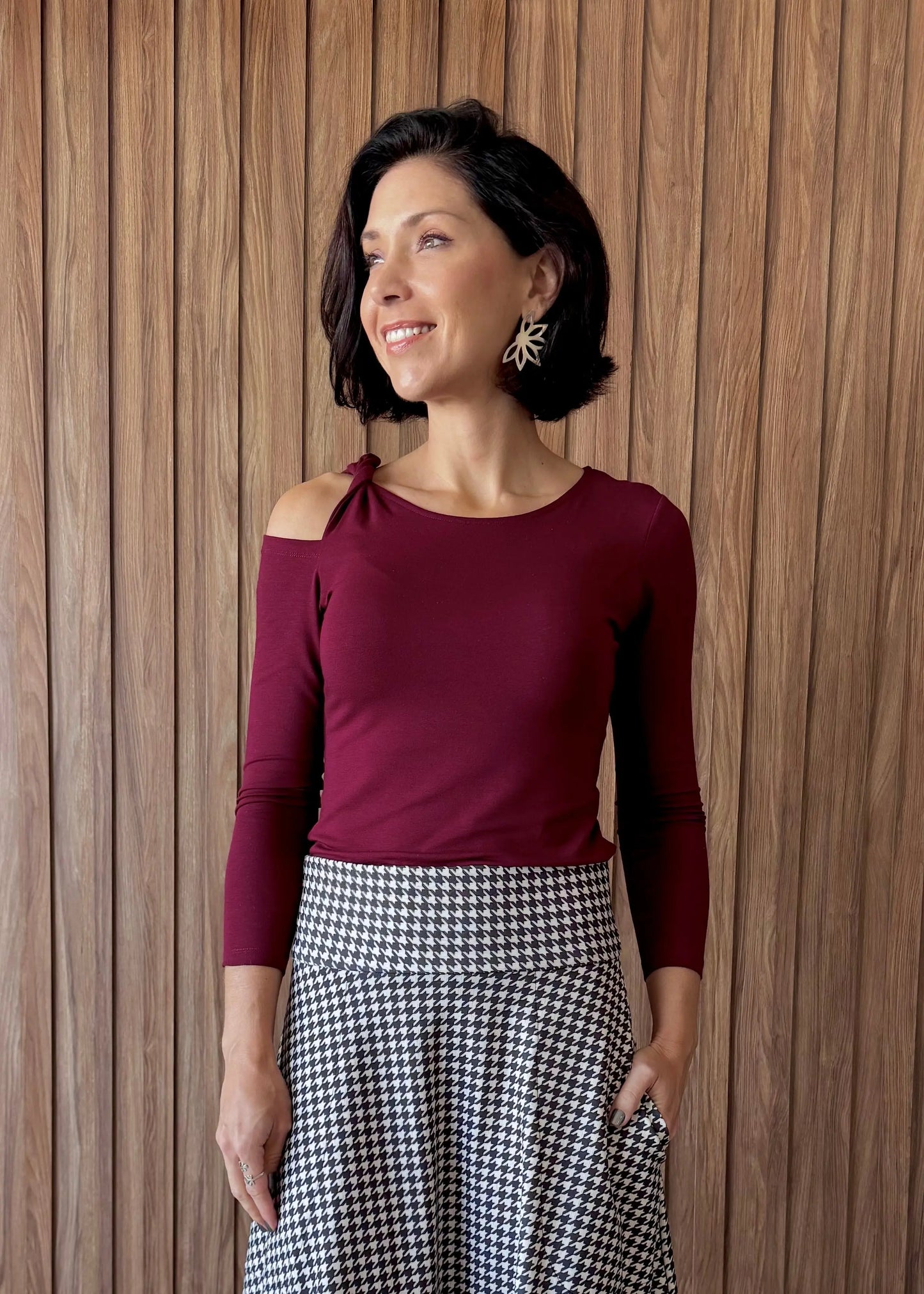 Blusa manga longa com detalhe nó ombro em viscolycra - Vinho - Maira da Mai Style