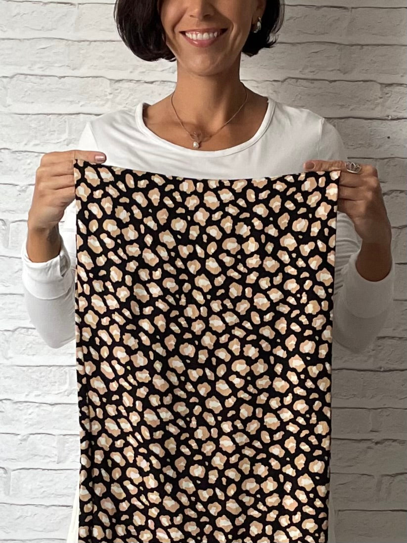 Gola em Viscose Estampada - Oncinha