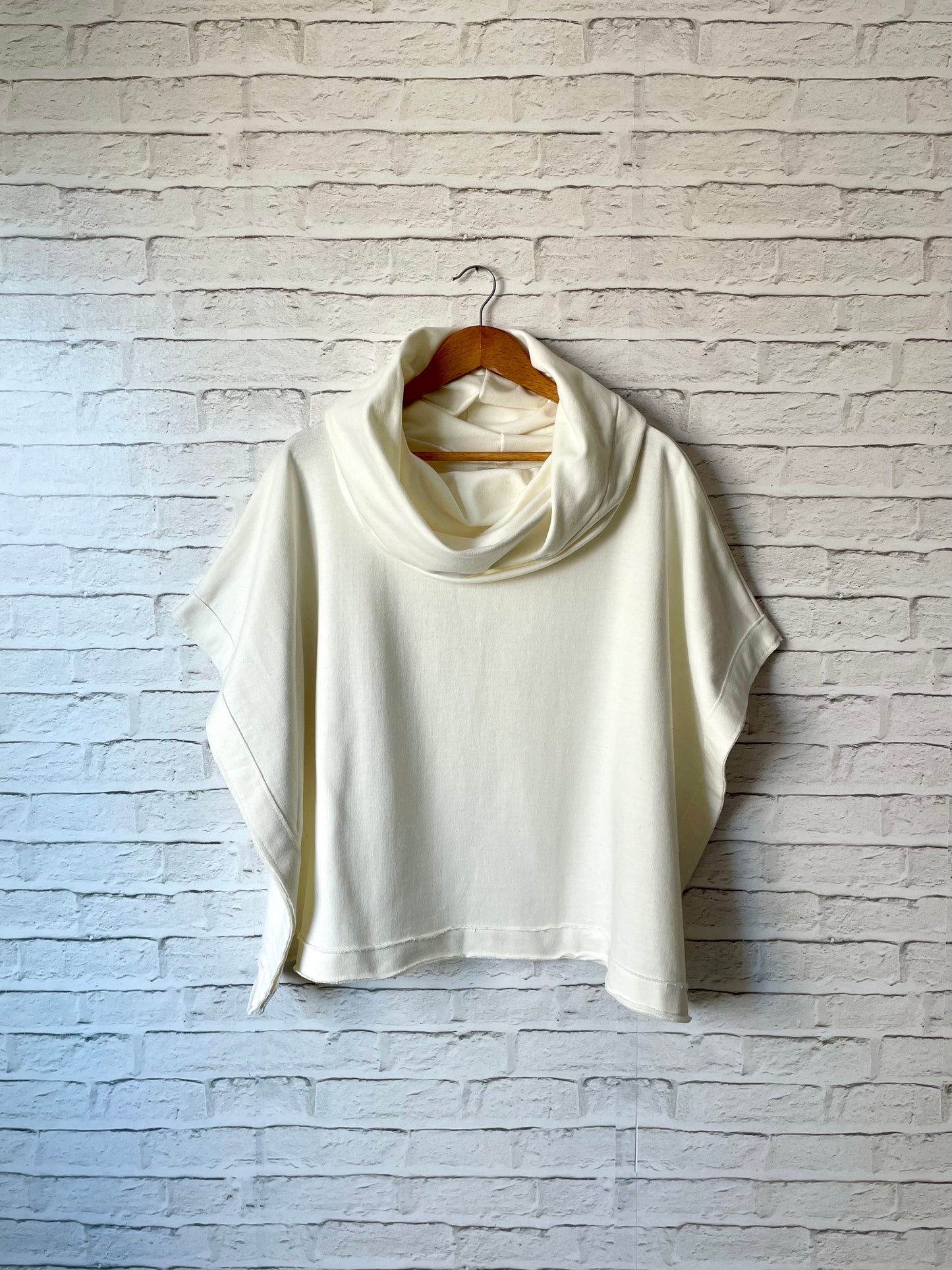 Poncho Reto em Moletom (Off White)