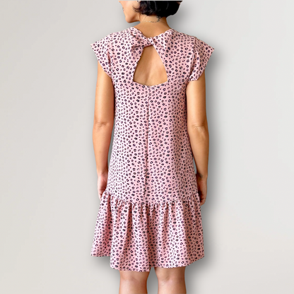 Vestido curto com detalhe em nó nas costas (rosê de oncinha)