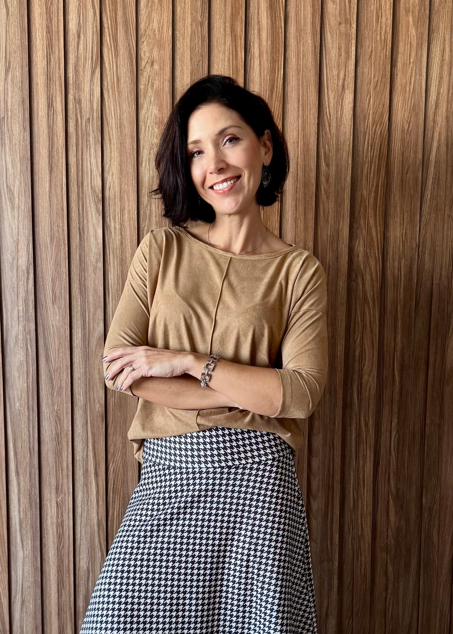 Blusa delícia manga 3/4 em suede - Caramelo