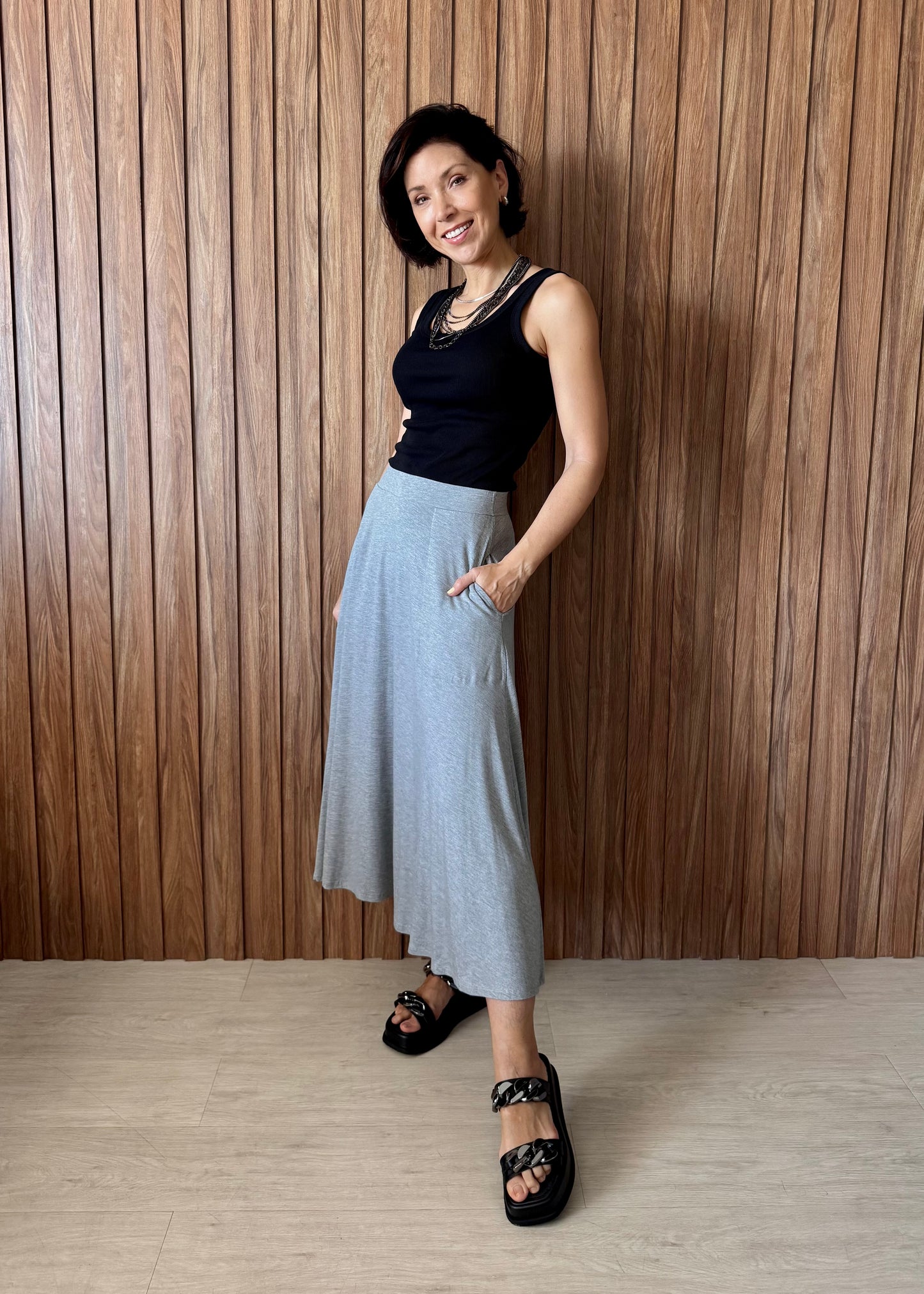 Saia Rodada em Viscolycra com bolsos (Cinza Mescla)