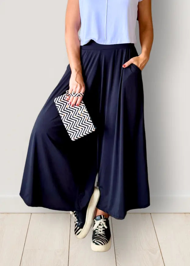 Calça Pantalona com bolsos em malha fria - preta