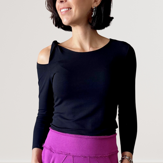 Blusa manga longa com detalhe nó ombro em viscolycra - Preta