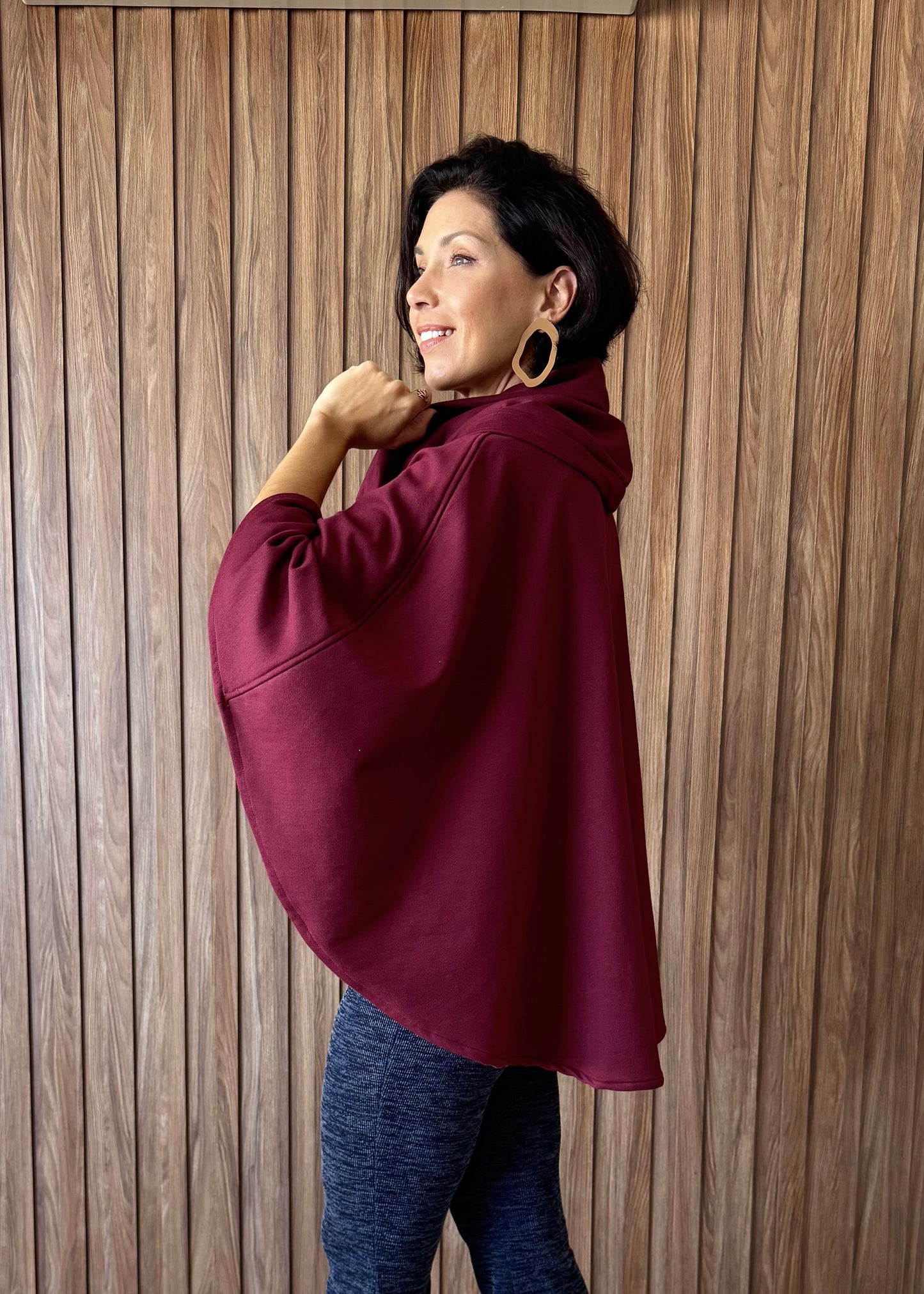 Poncho Redondo em Moletom (Vinho)