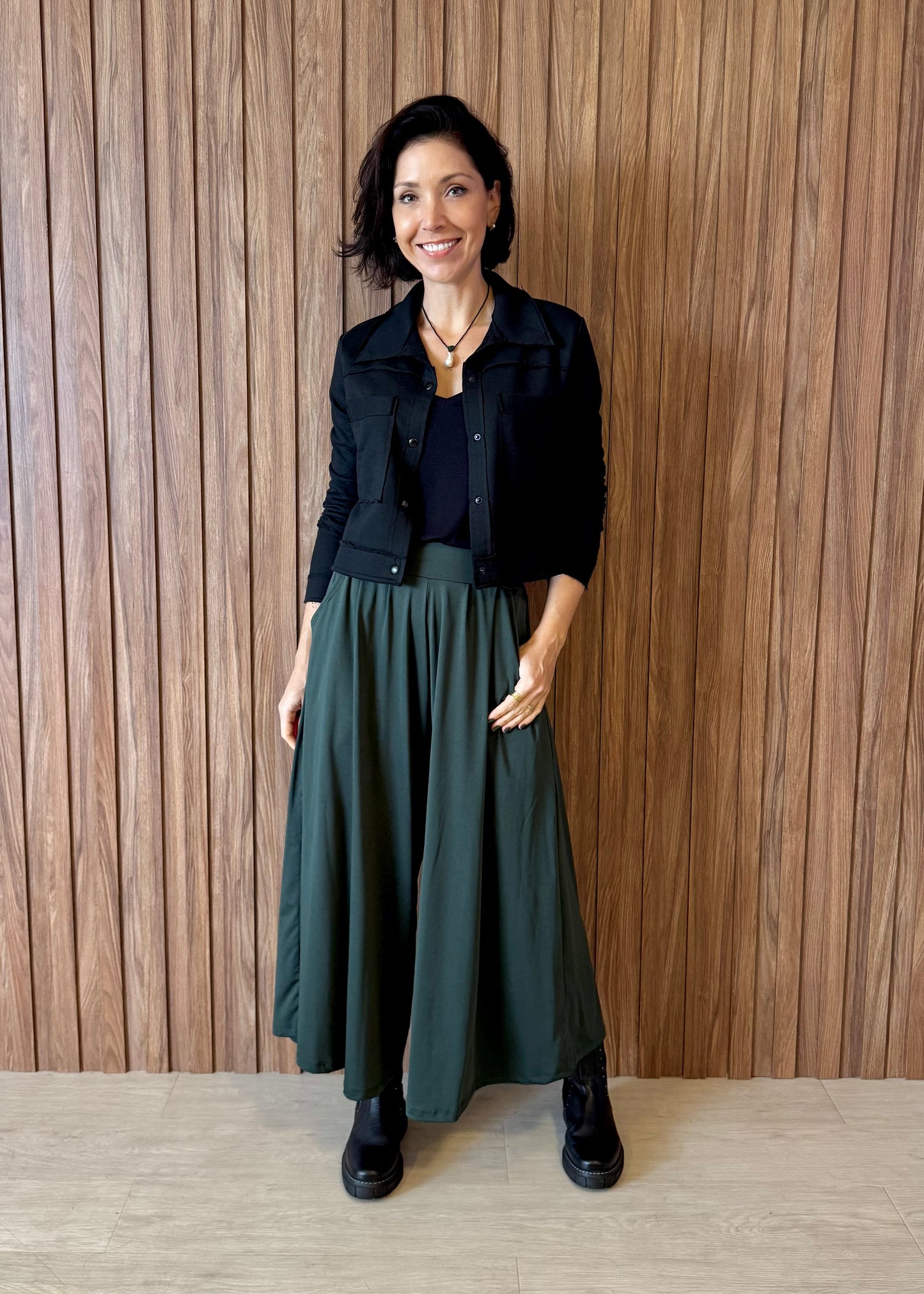 Calça Pantalona com bolsos em malha fria - Verde Musgo