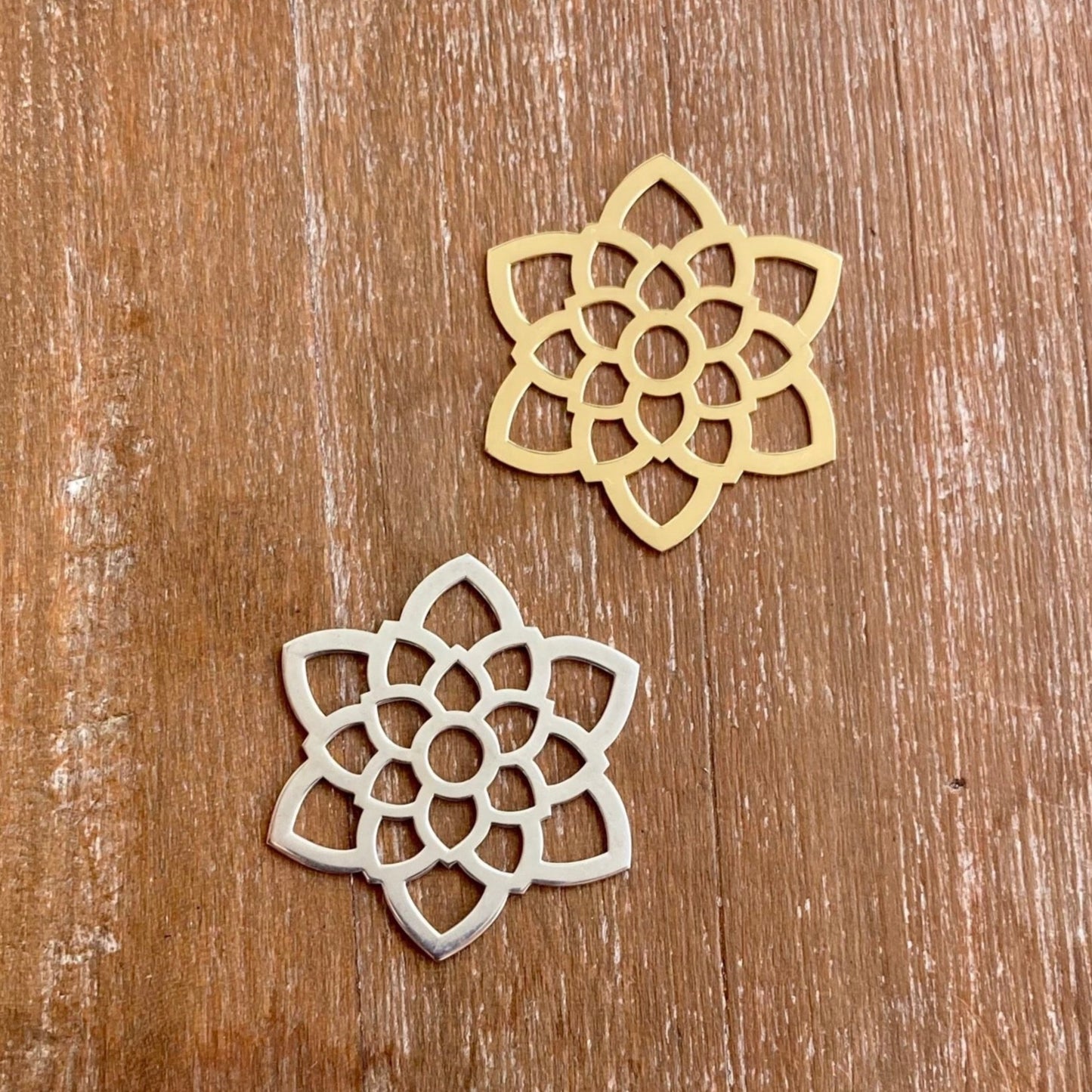 Pingente avulso Flor de Lótus em Prata 925 (sem corrente)