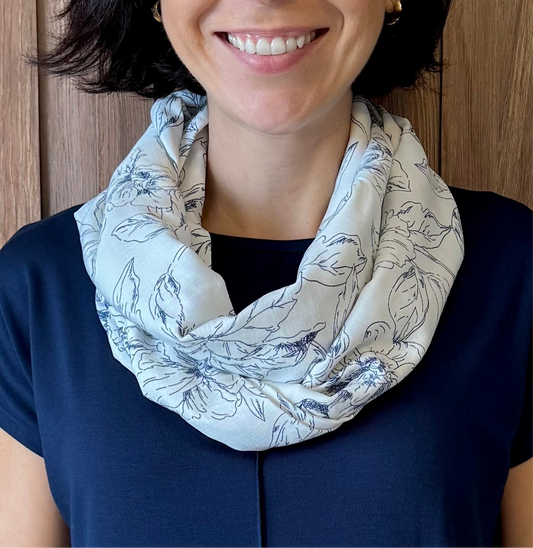 Gola em Viscose Estampada - Floral Marfim