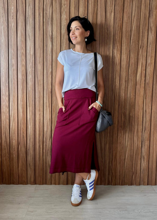 Blusa Delicia Branca + Saia reta moletinho vinho 