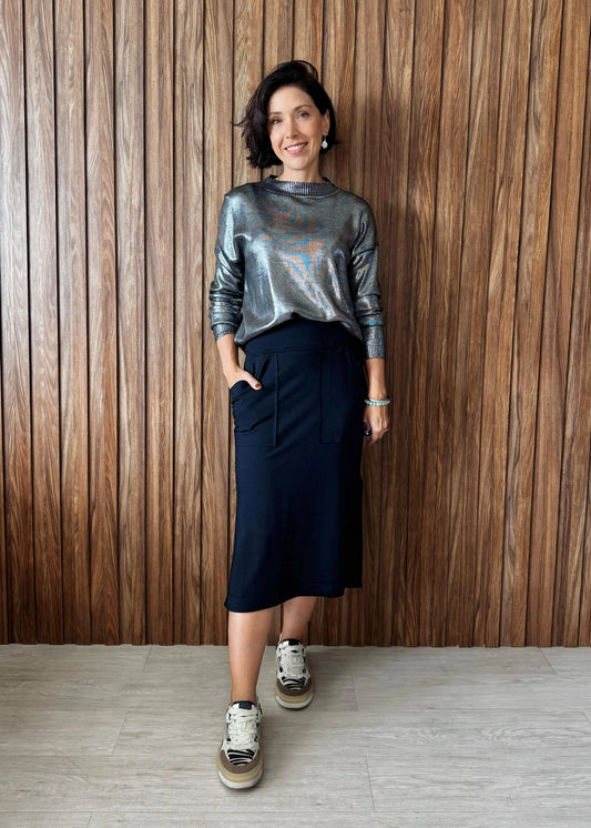 Blusa Metalizada Prata + Saia Reta Preta 