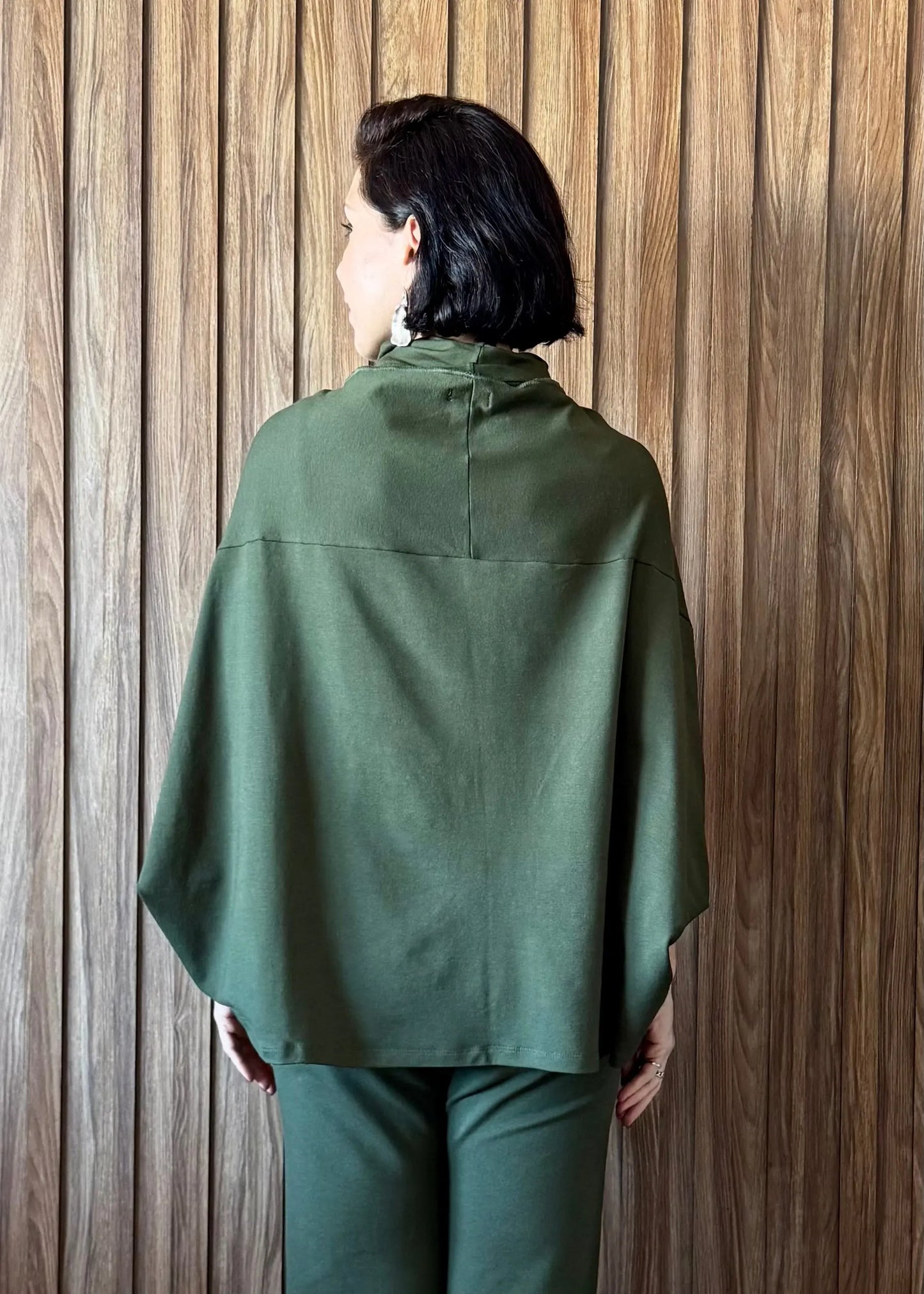 Blusa ampla em Moletinho com elastano - Verde Militar 