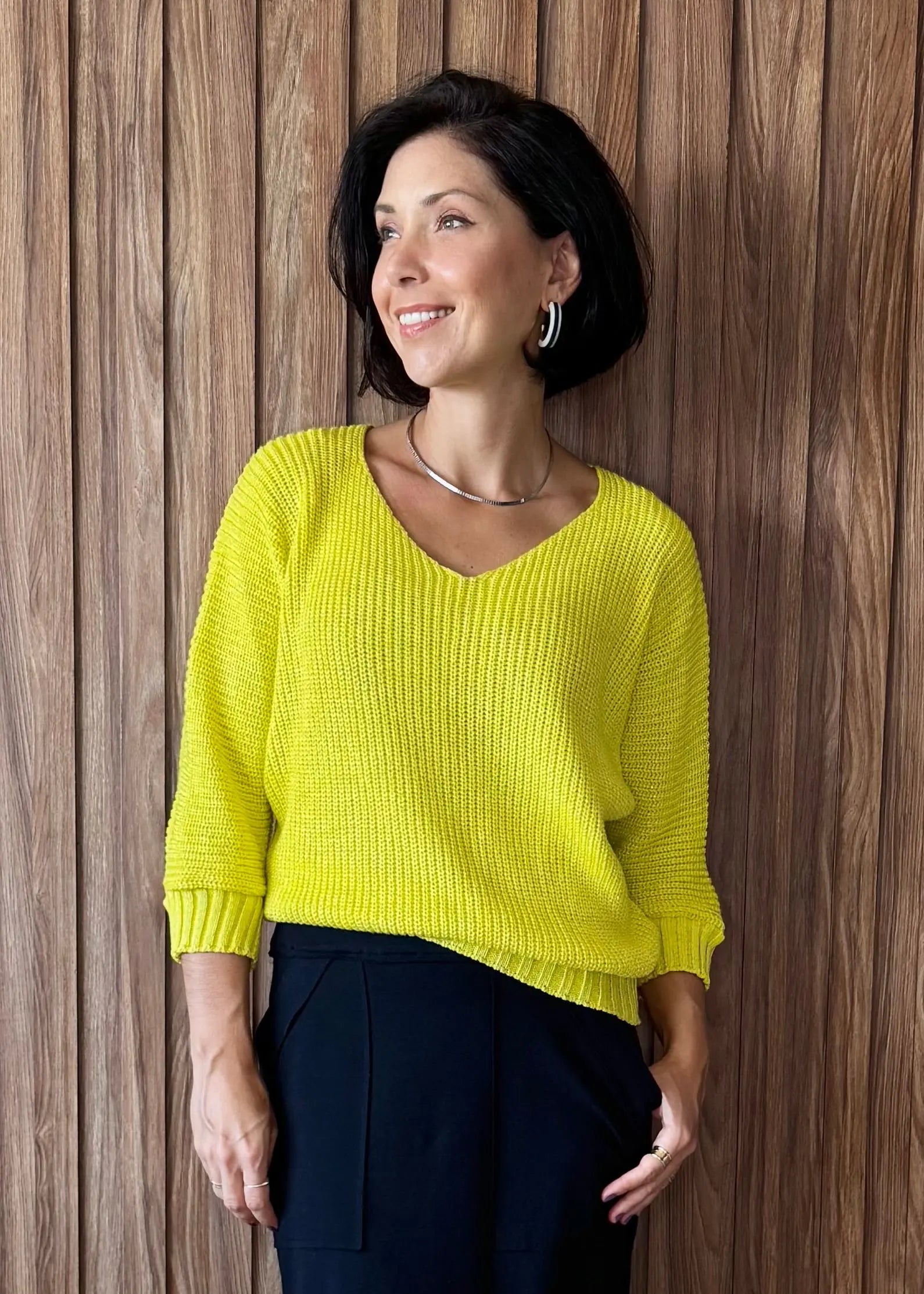 Blusa tricô lurex manga morcego gola V - Amarela